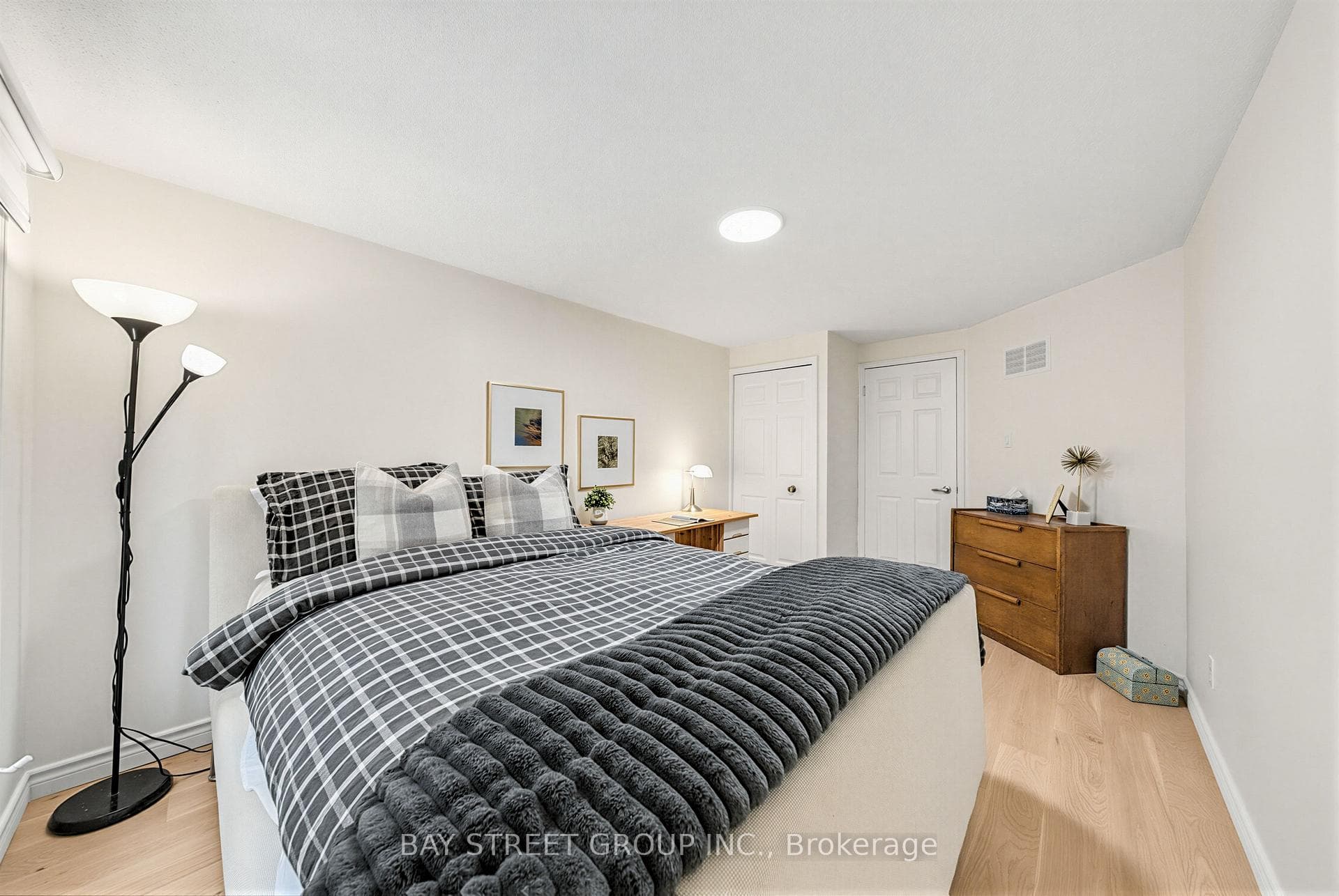 145 Sandyhook Square photo 26