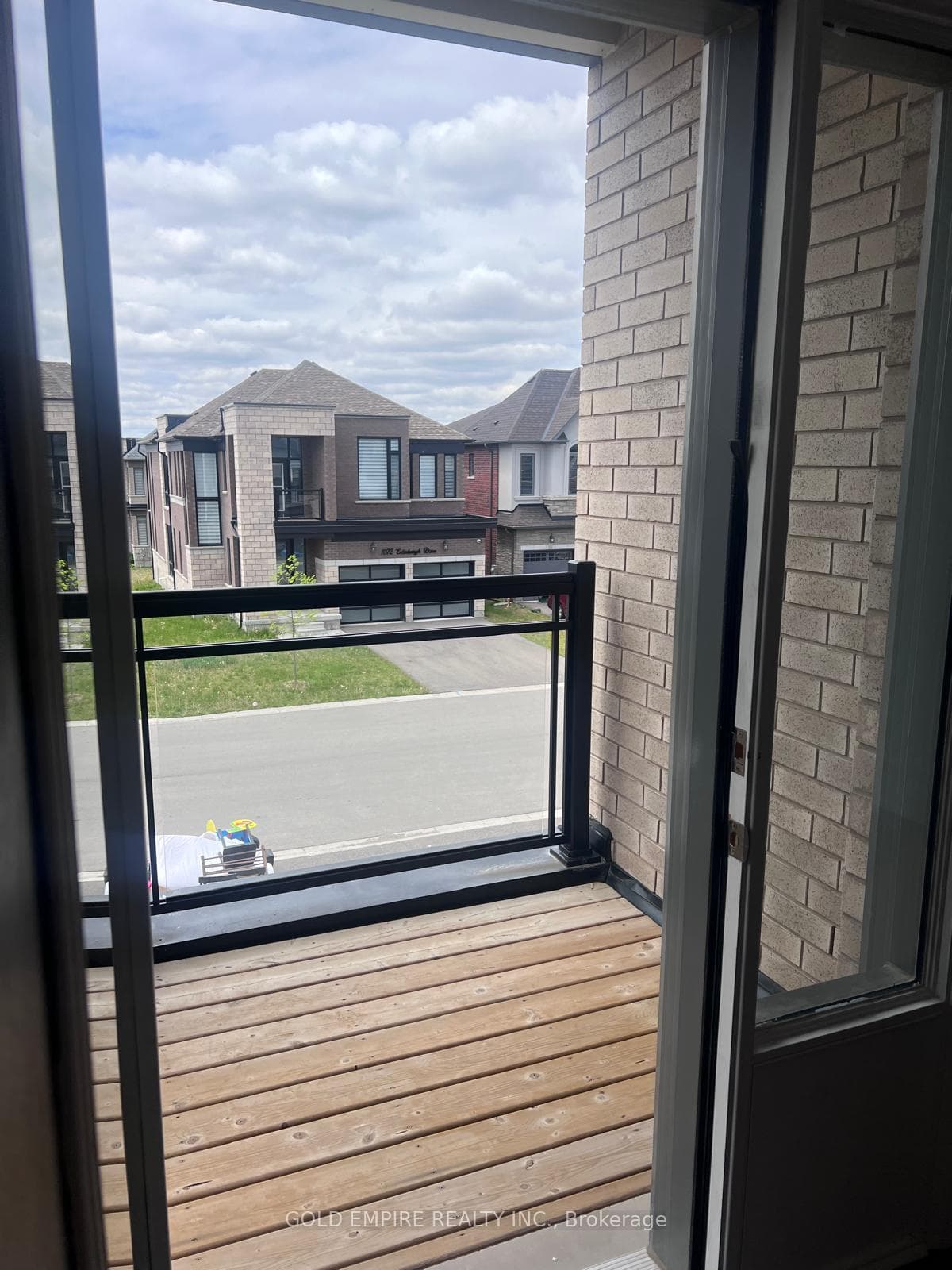 1067 EDINBURGH Drive photo 23