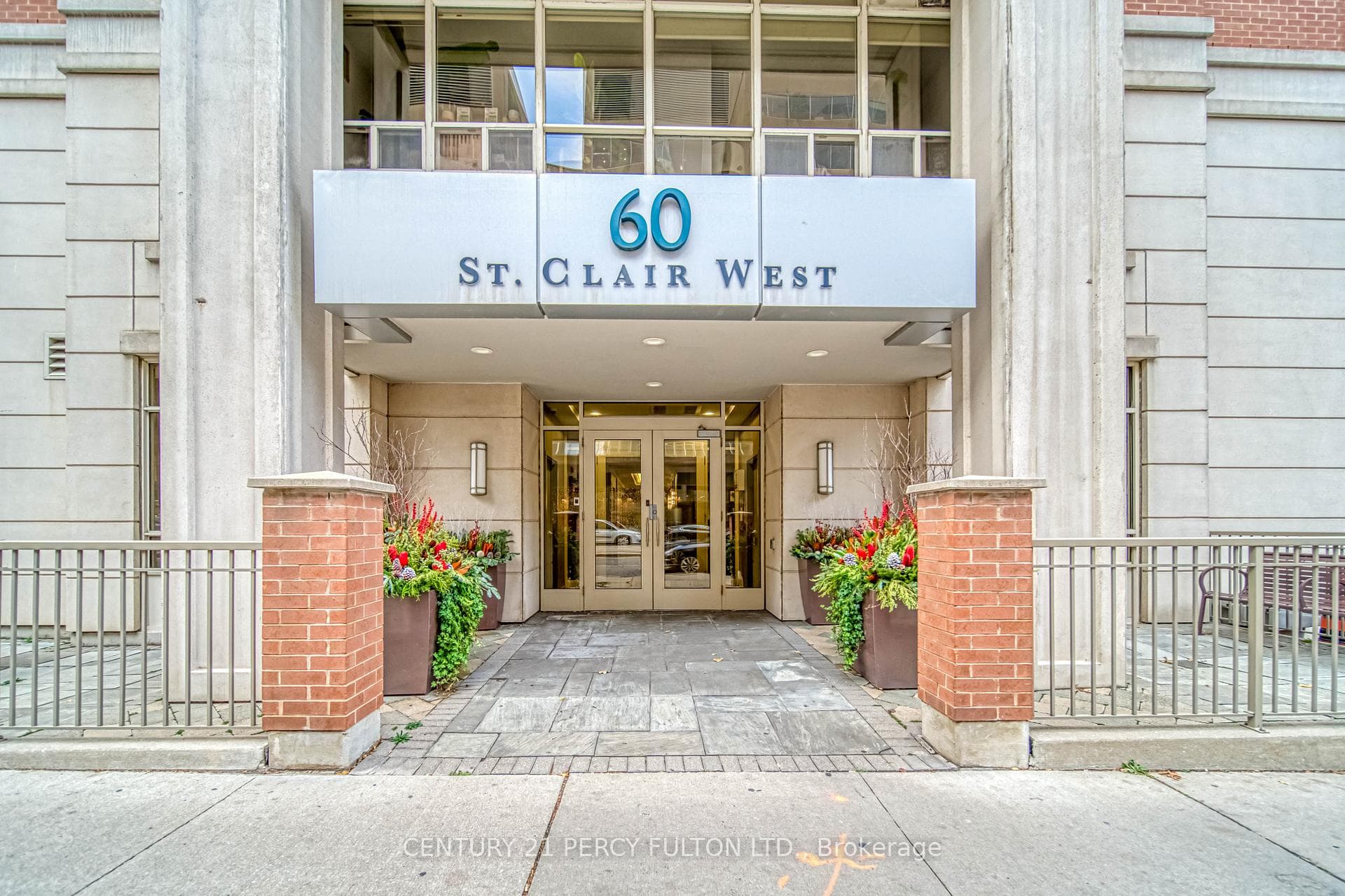 60 St Clair Avenue Unit 906 photo 2