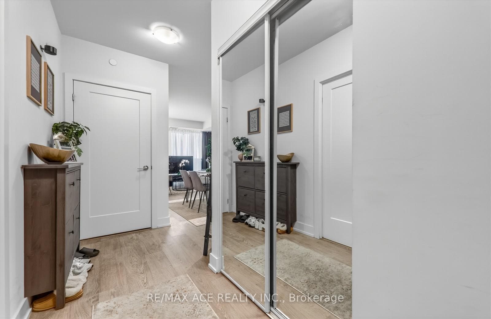 2550 Simcoe Street Unit 809 photo 14