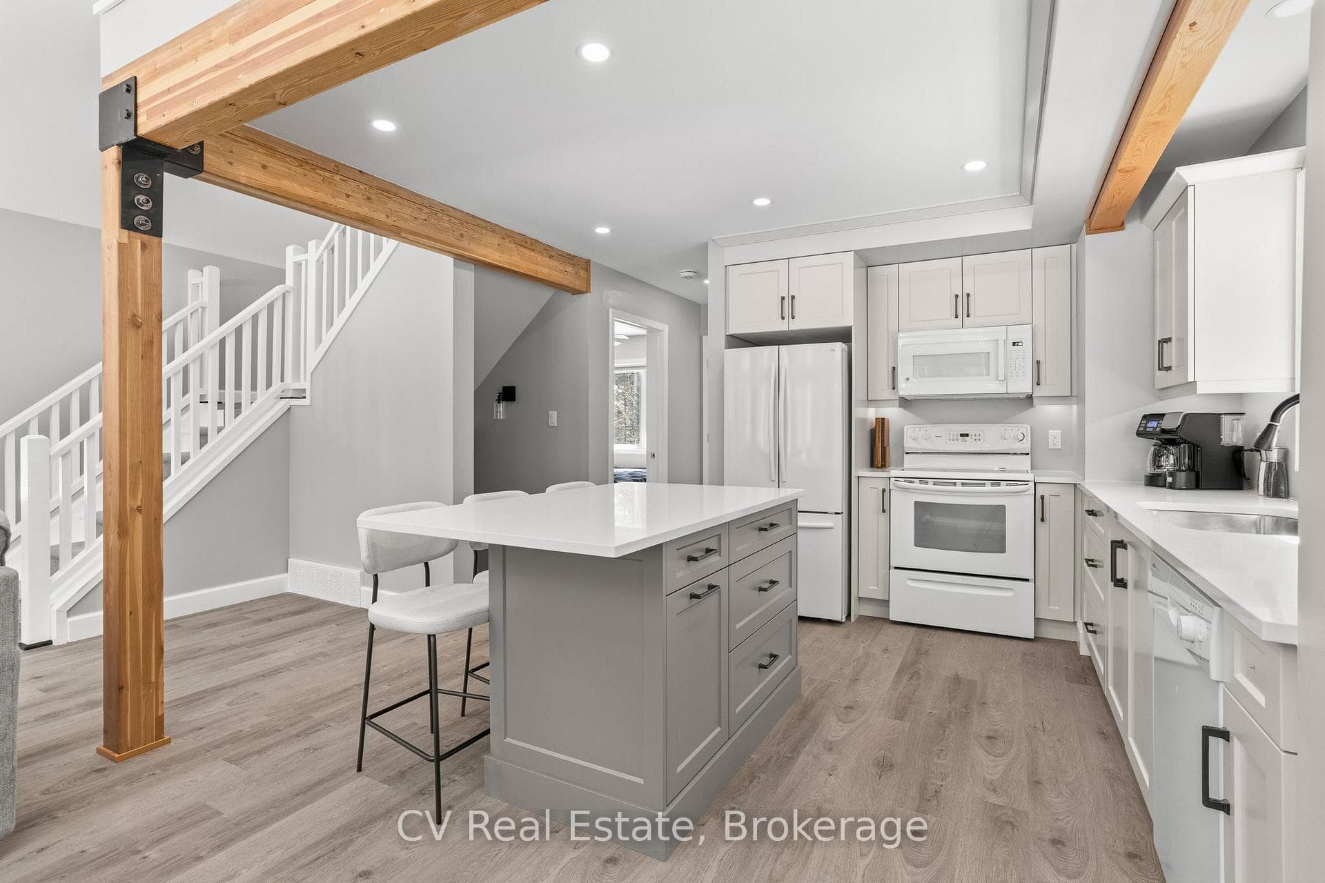1158 Chetwynd Road photo 16