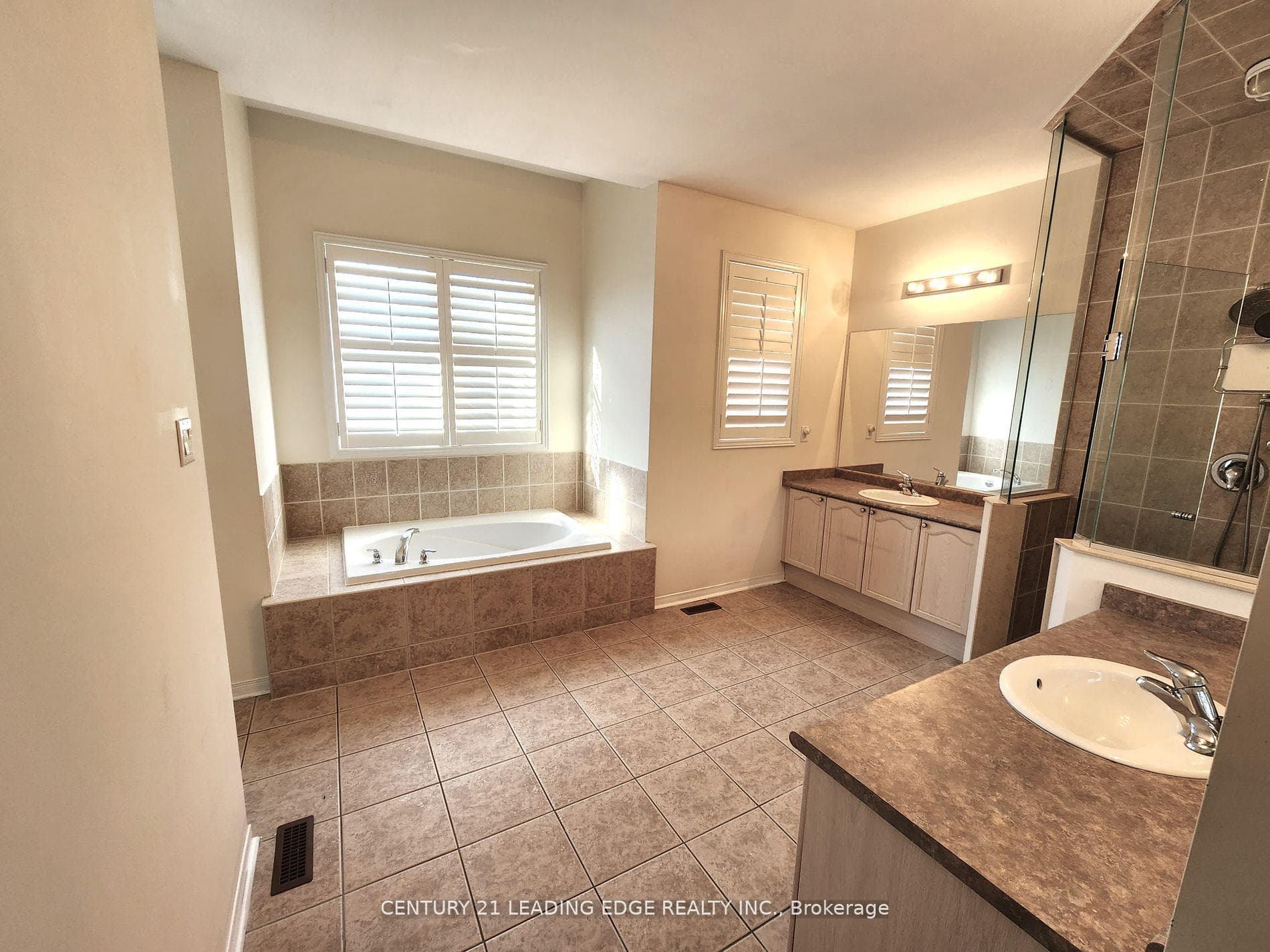 24 Carberry Crescent photo 18