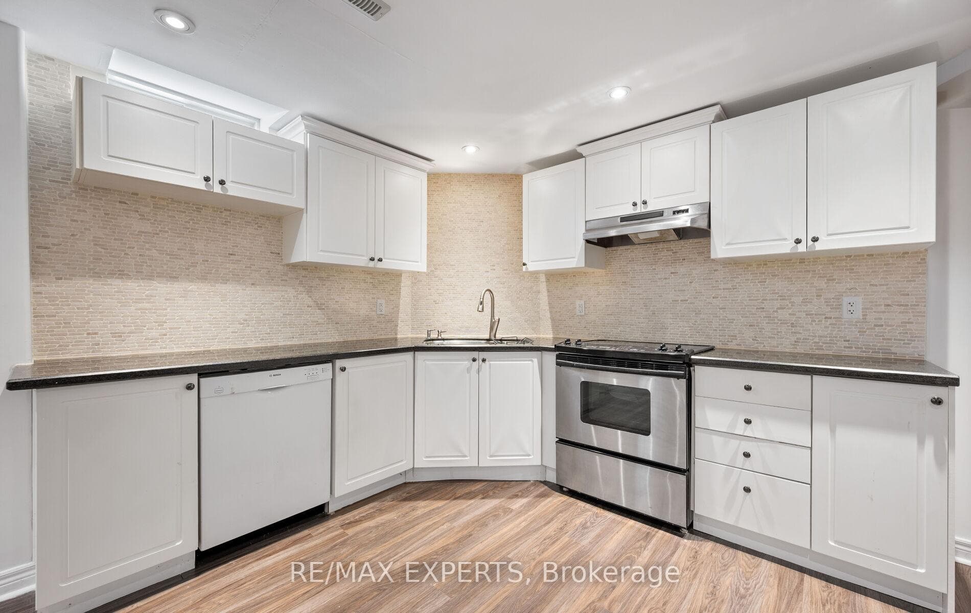 214 Waterbury Street photo 39