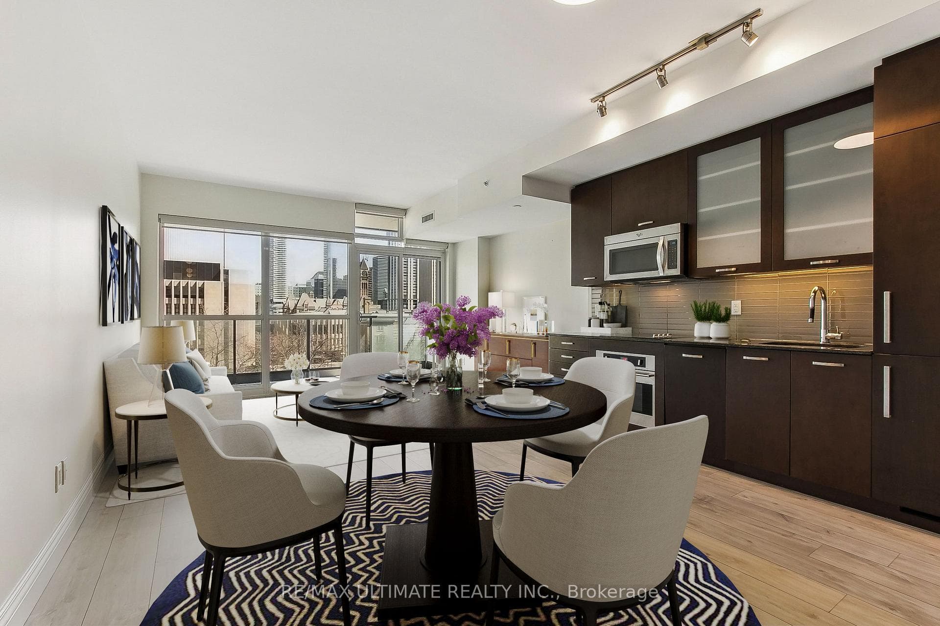 210 Simcoe Street Unit 611 photo 5