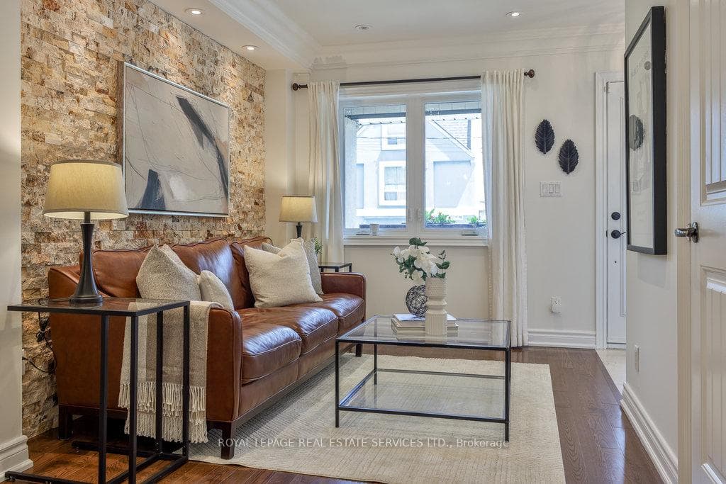 124 Coxwell Avenue photo 5