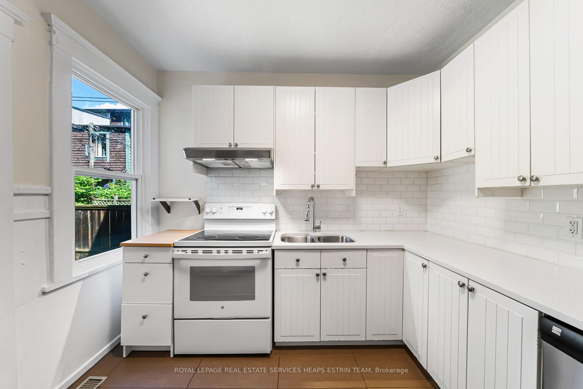 624 Pape Avenue photo 13