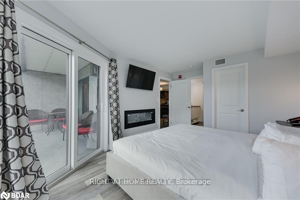 80 Horseshoe Boulevard Unit 102 photo 28
