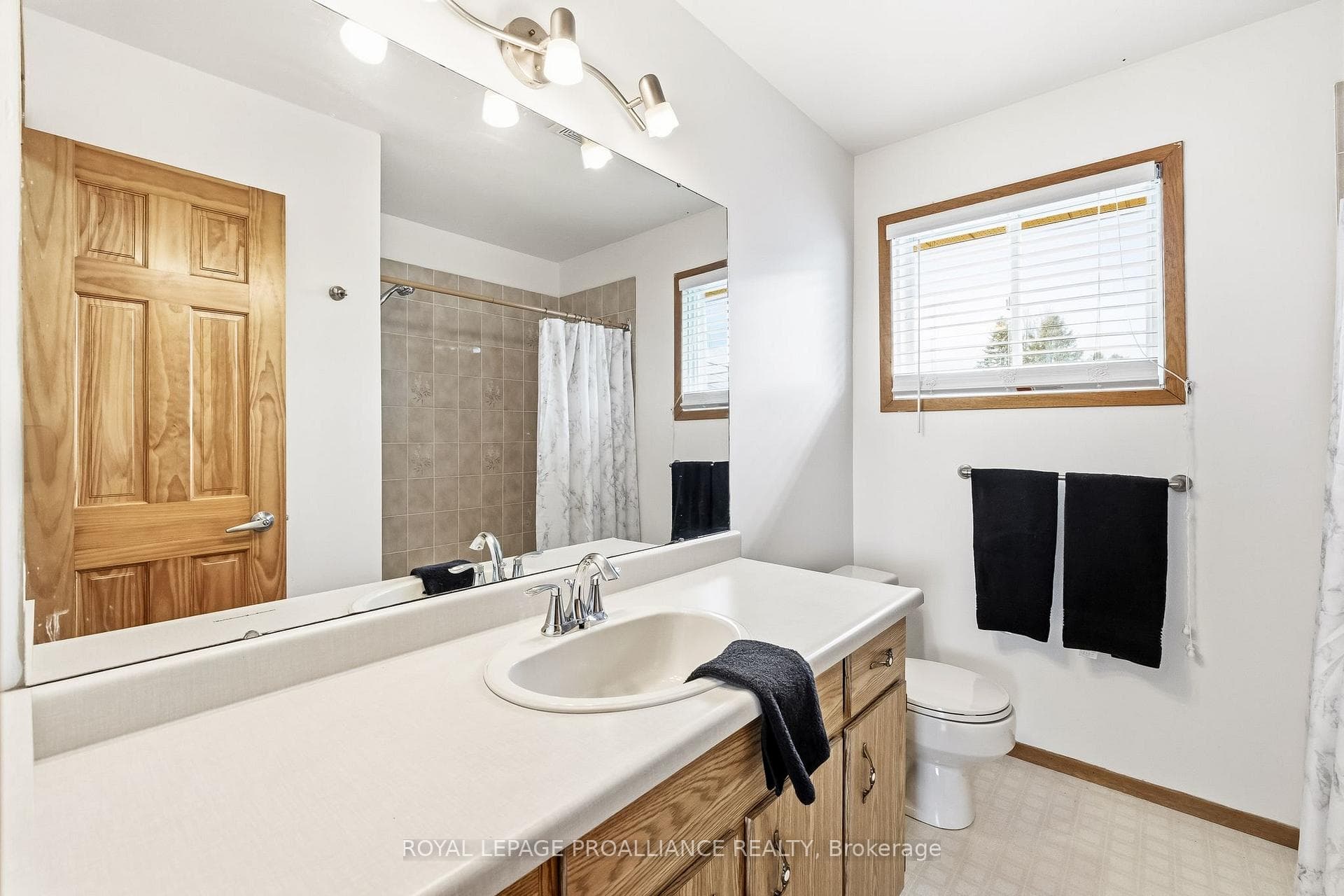 9 Huron Drive photo 33