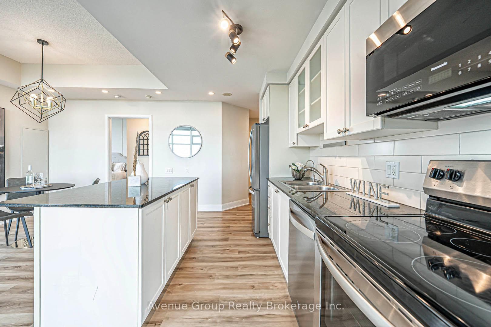 2191 Yonge Street Unit 3308 photo 14