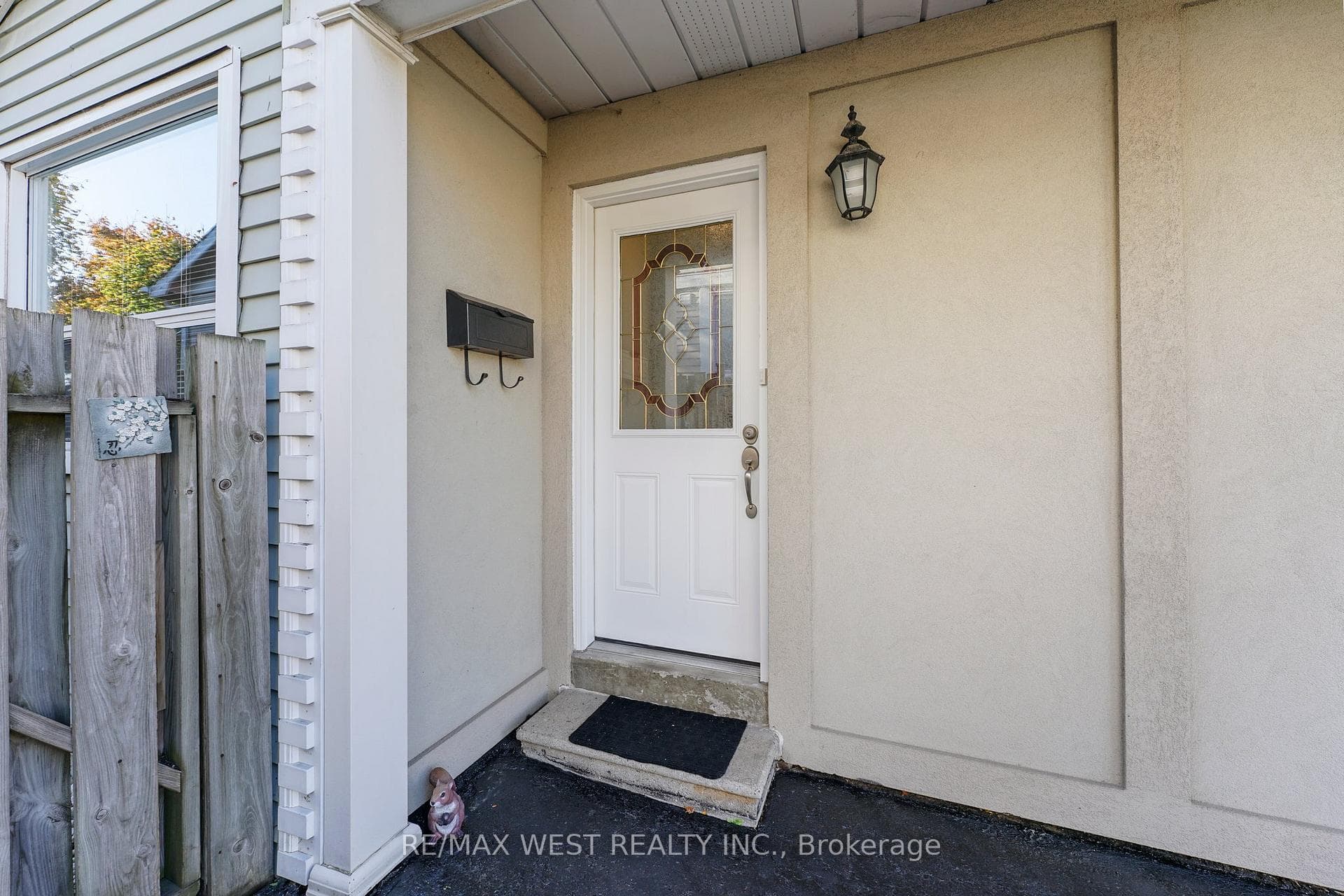 239 Hansen Road photo 6