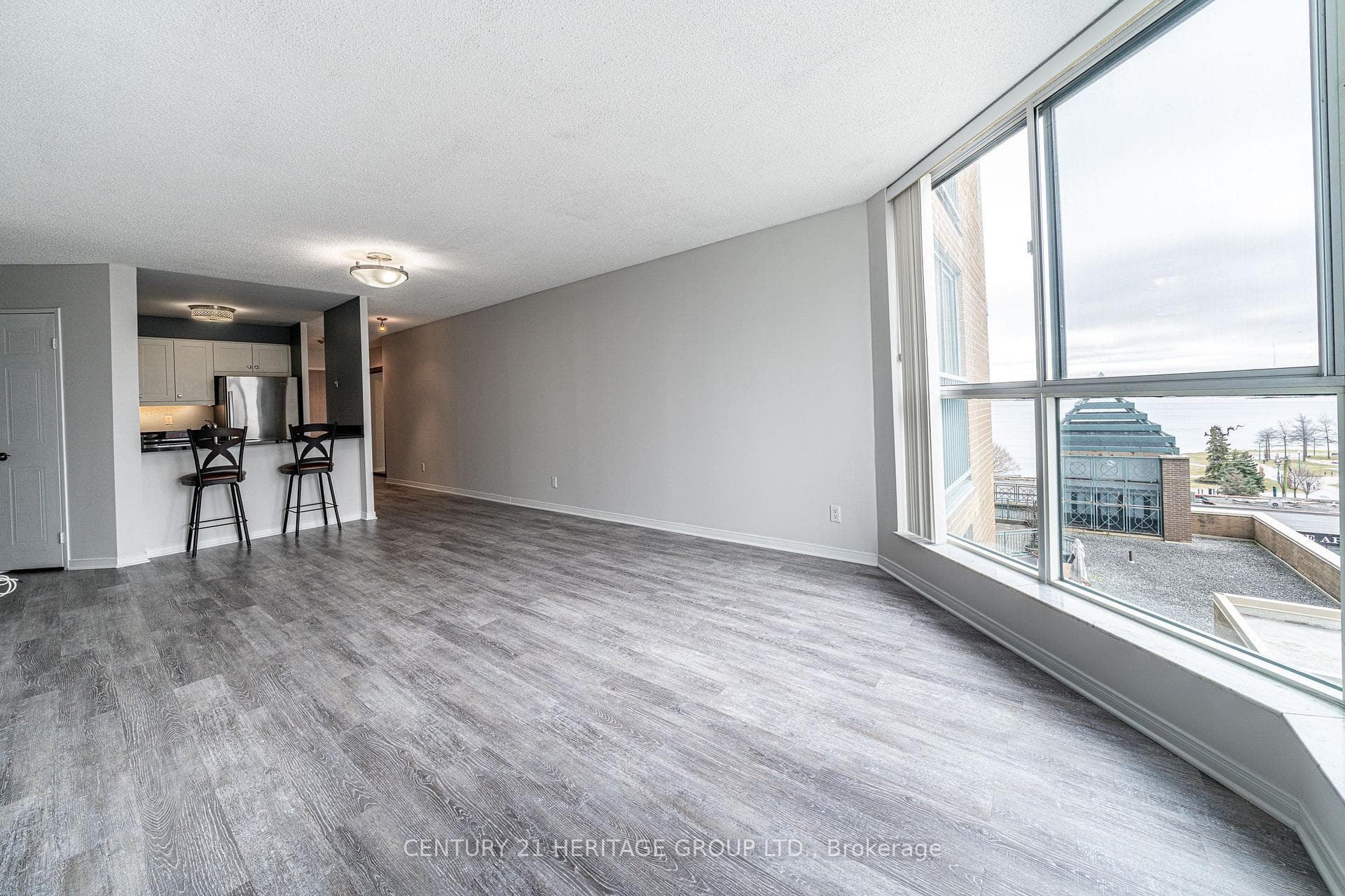 140 Dunlop Street Unit 503 photo 18