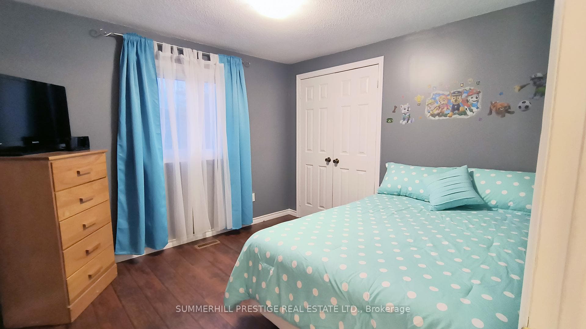 6 Gurr Crescent photo 23