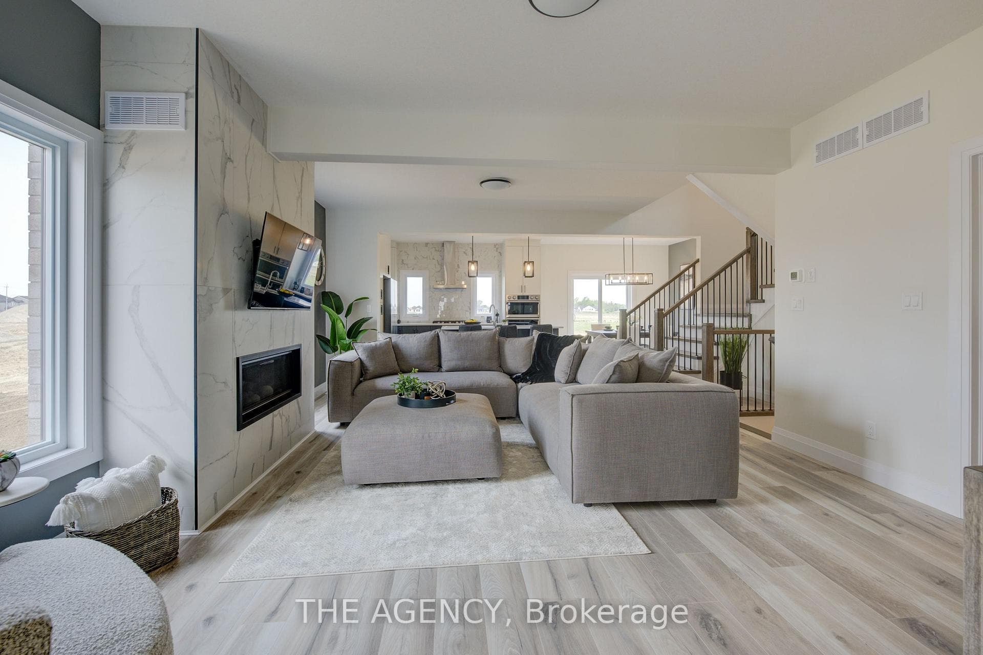 339 Bradshaw Drive photo 8