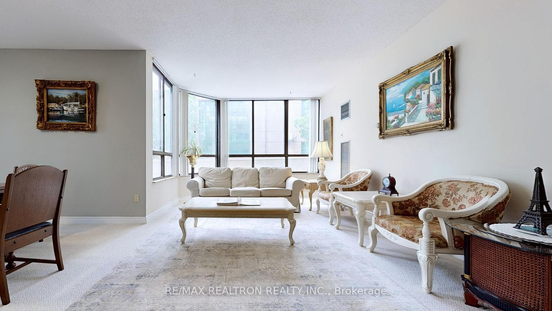 65 SPRING GARDEN Avenue Unit 102 photo 8