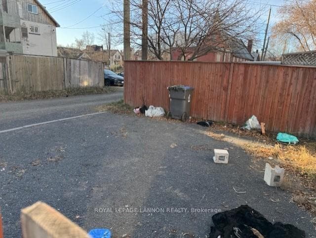 136 Dease Street photo 24
