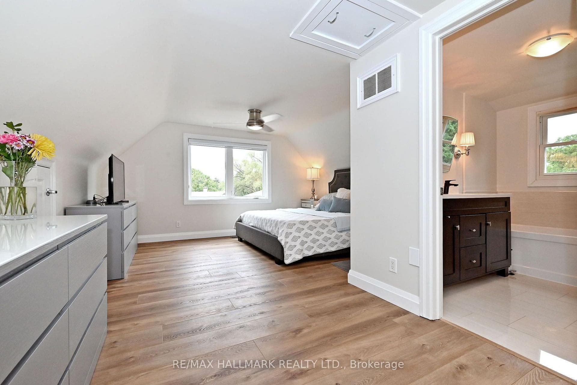 334 Stewart Street photo 22