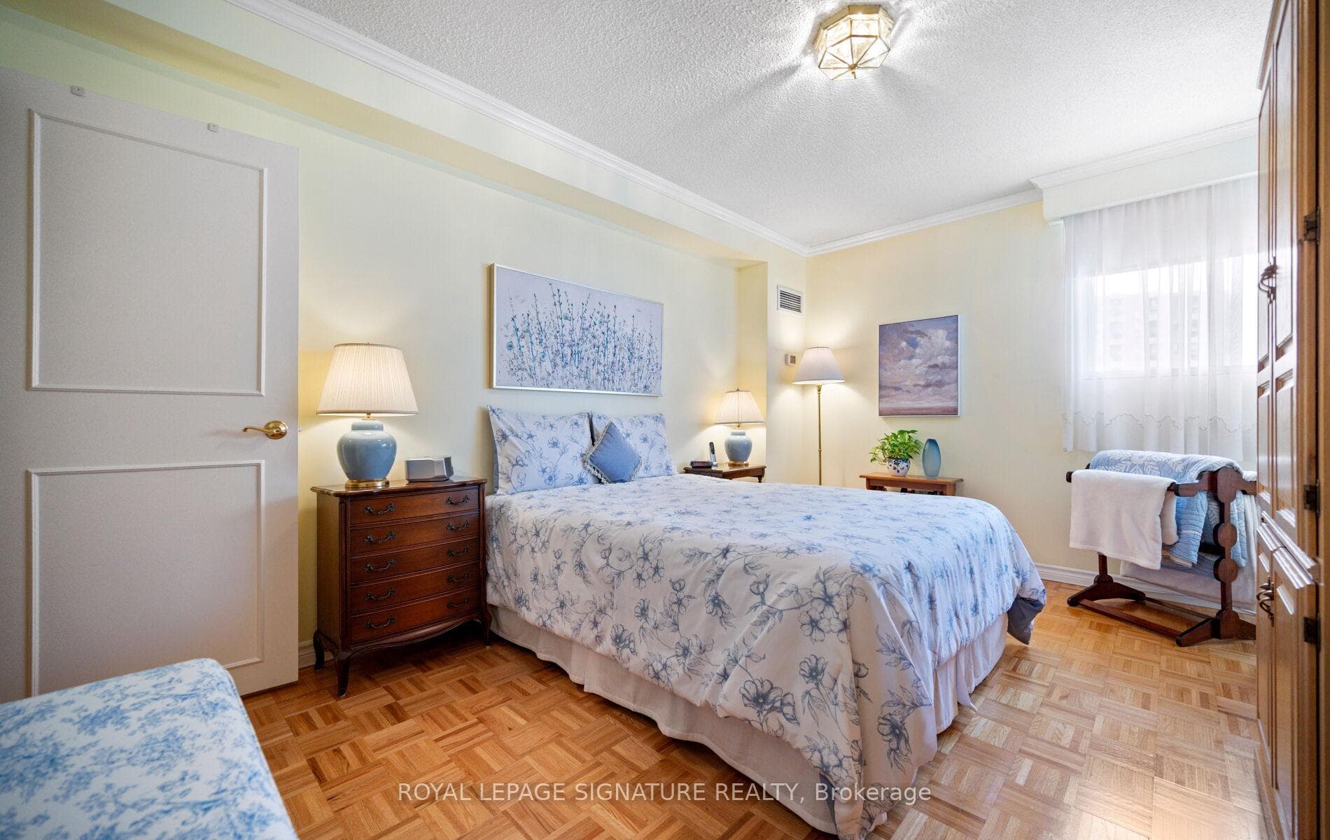 820 Burnhamthorpe Road Unit 606 photo 17