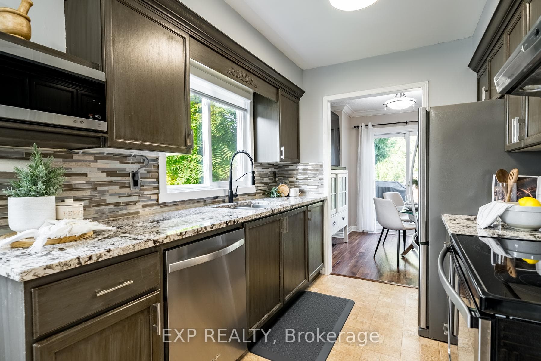 896 Fairbanks Road photo 9