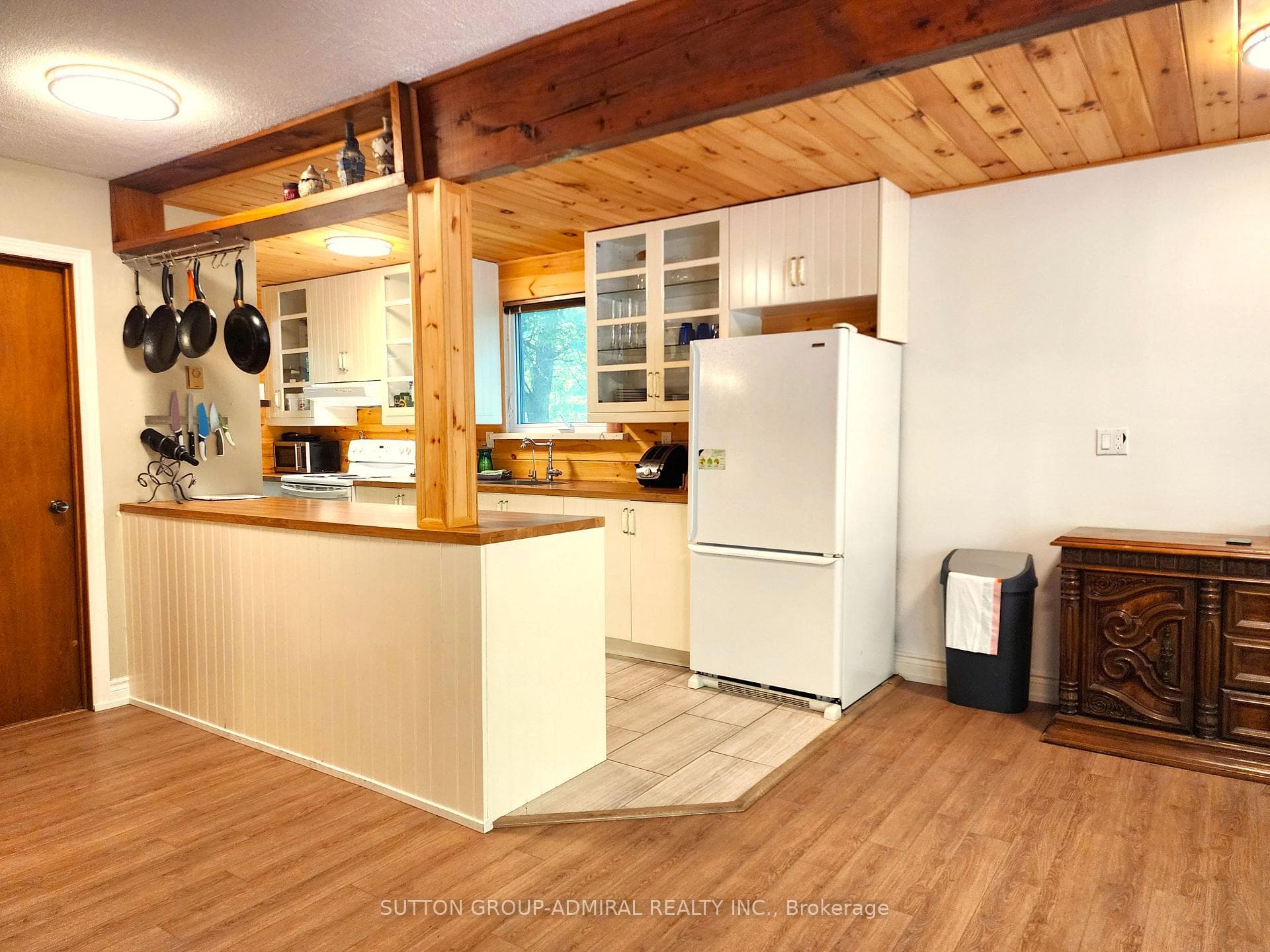 525 Waltonian Drive photo 3