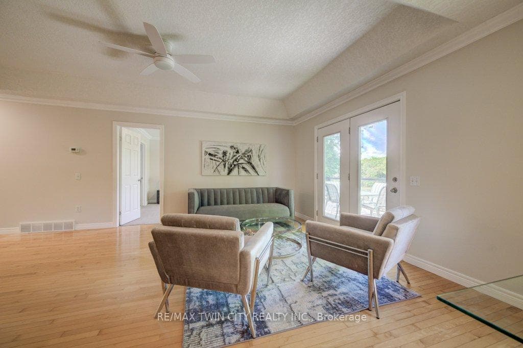 670 Salzburg Drive photo 9