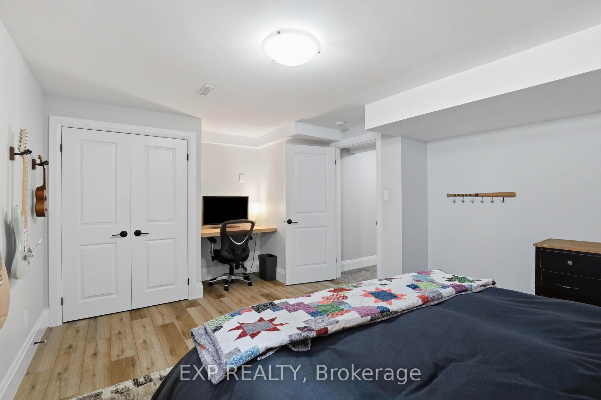 541 Bennett Crescent photo 38