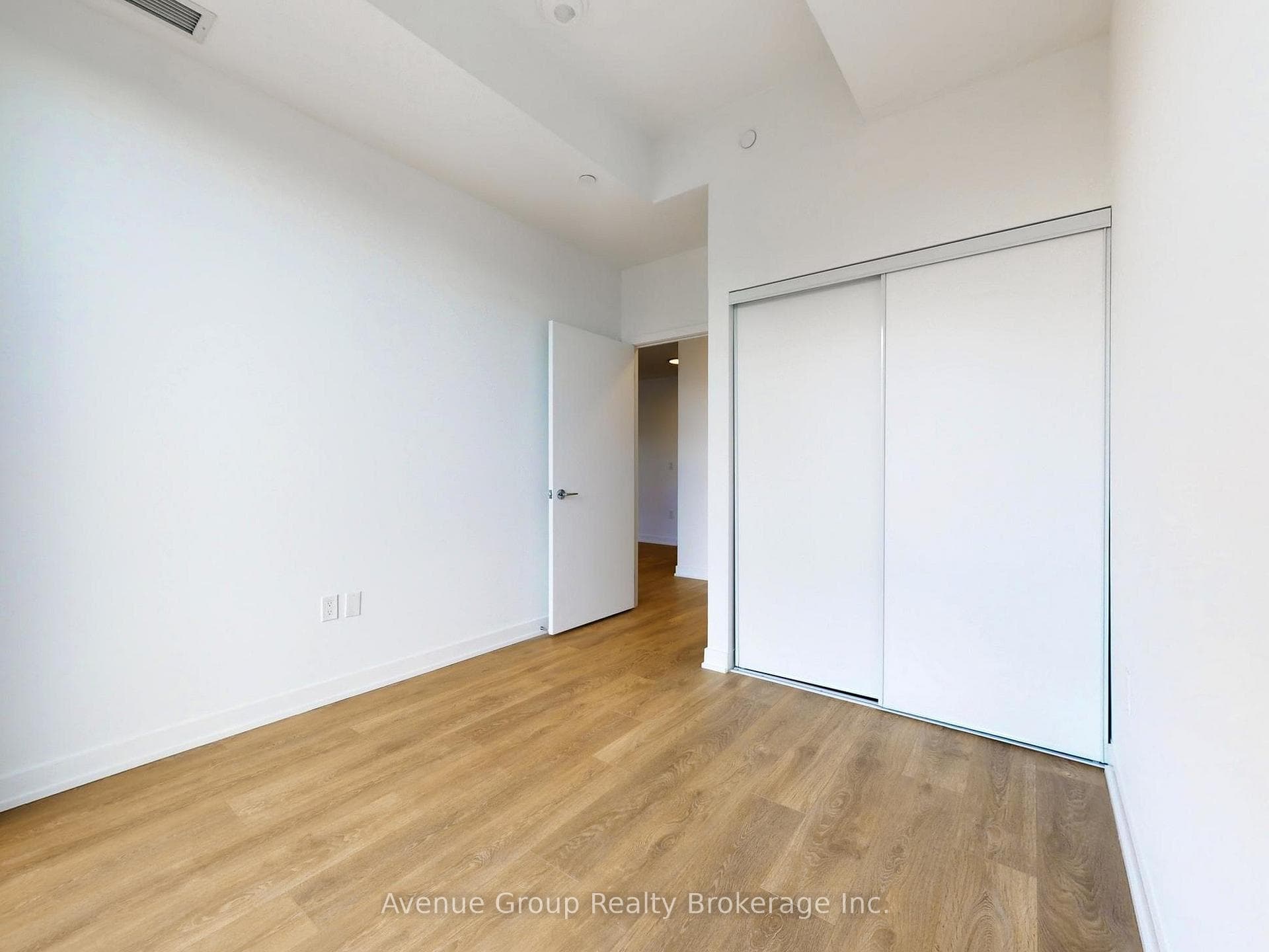 1037 The Queensway N/A Unit 620 photo 15