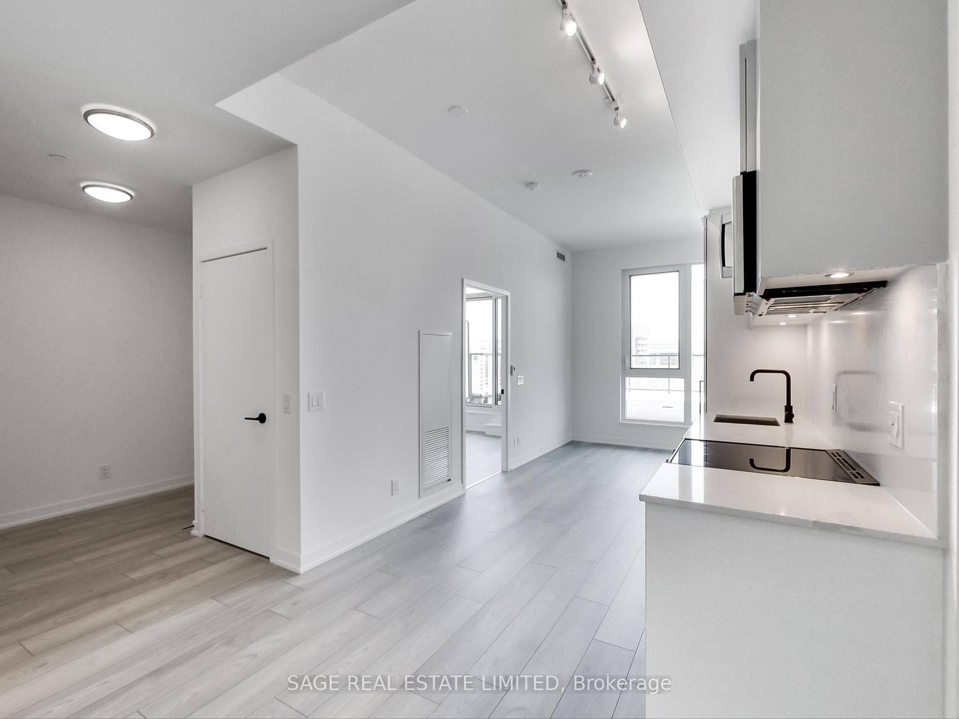 285 Dufferin Street Unit 1401 photo 8