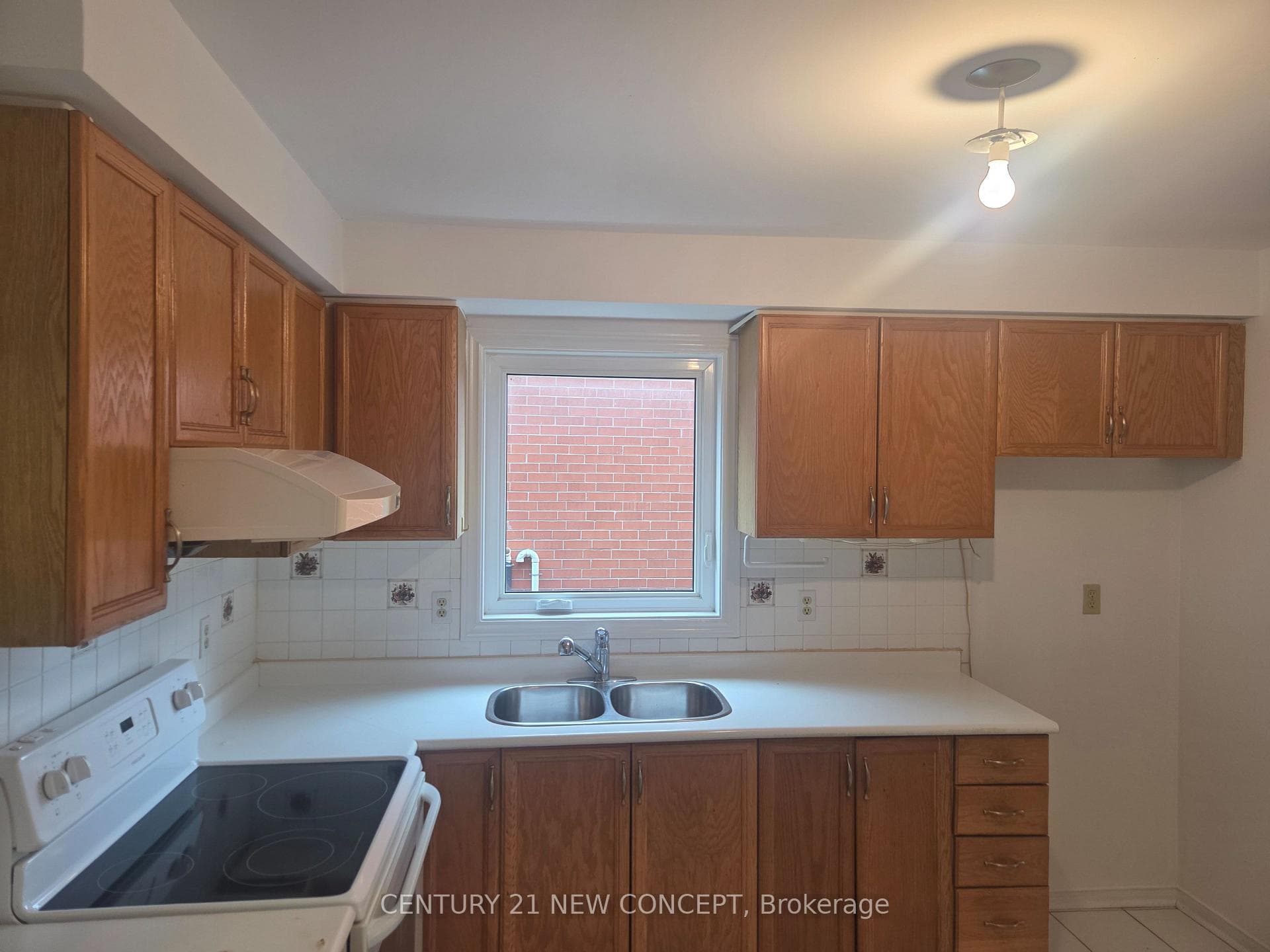 74 Dunsmore Crescent photo 16