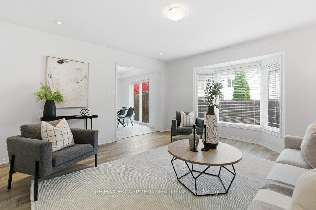 113 Thornlodge Drive photo 8