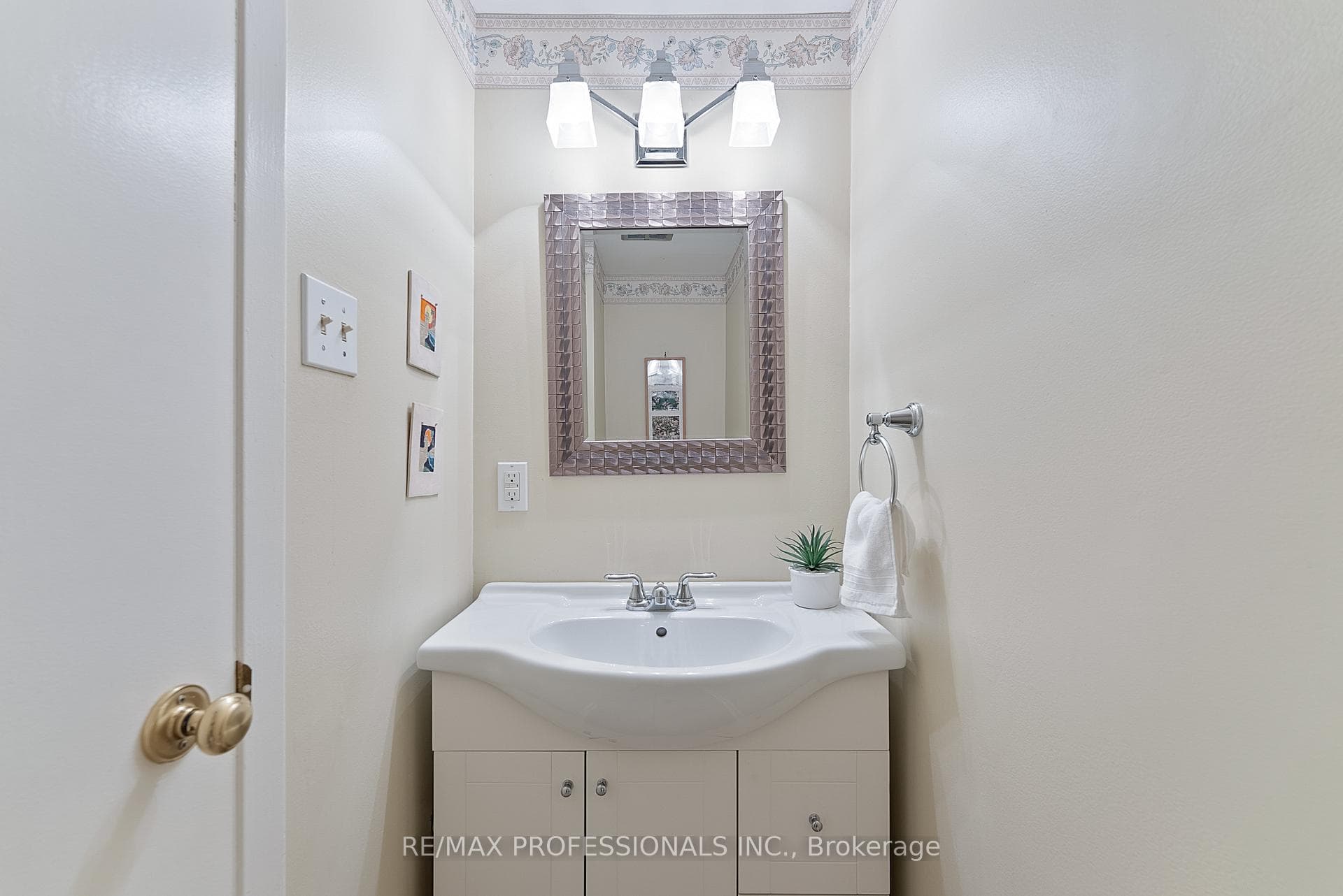 580 Renforth Drive Unit 51 photo 19
