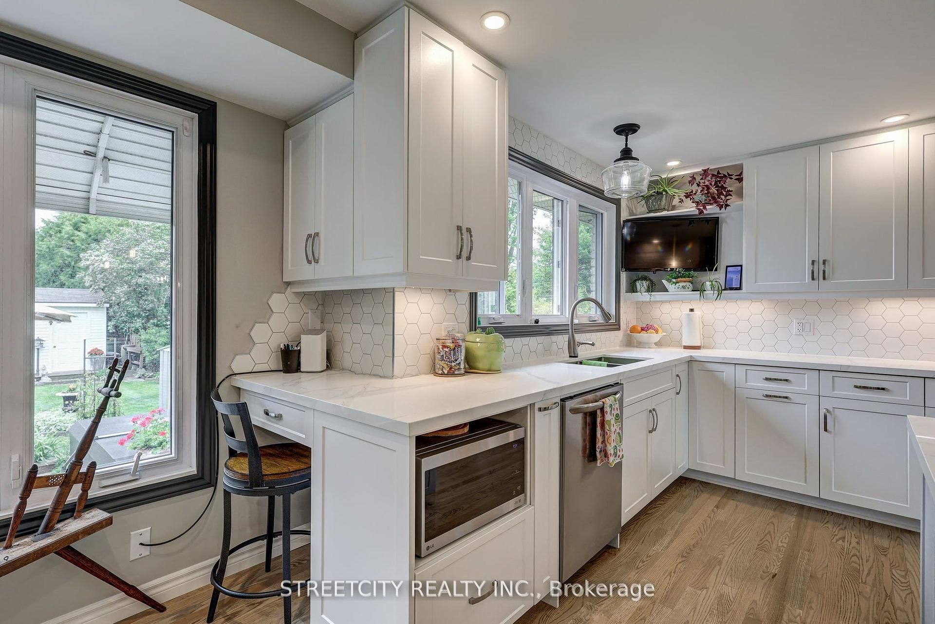 531 Elm Street photo 16