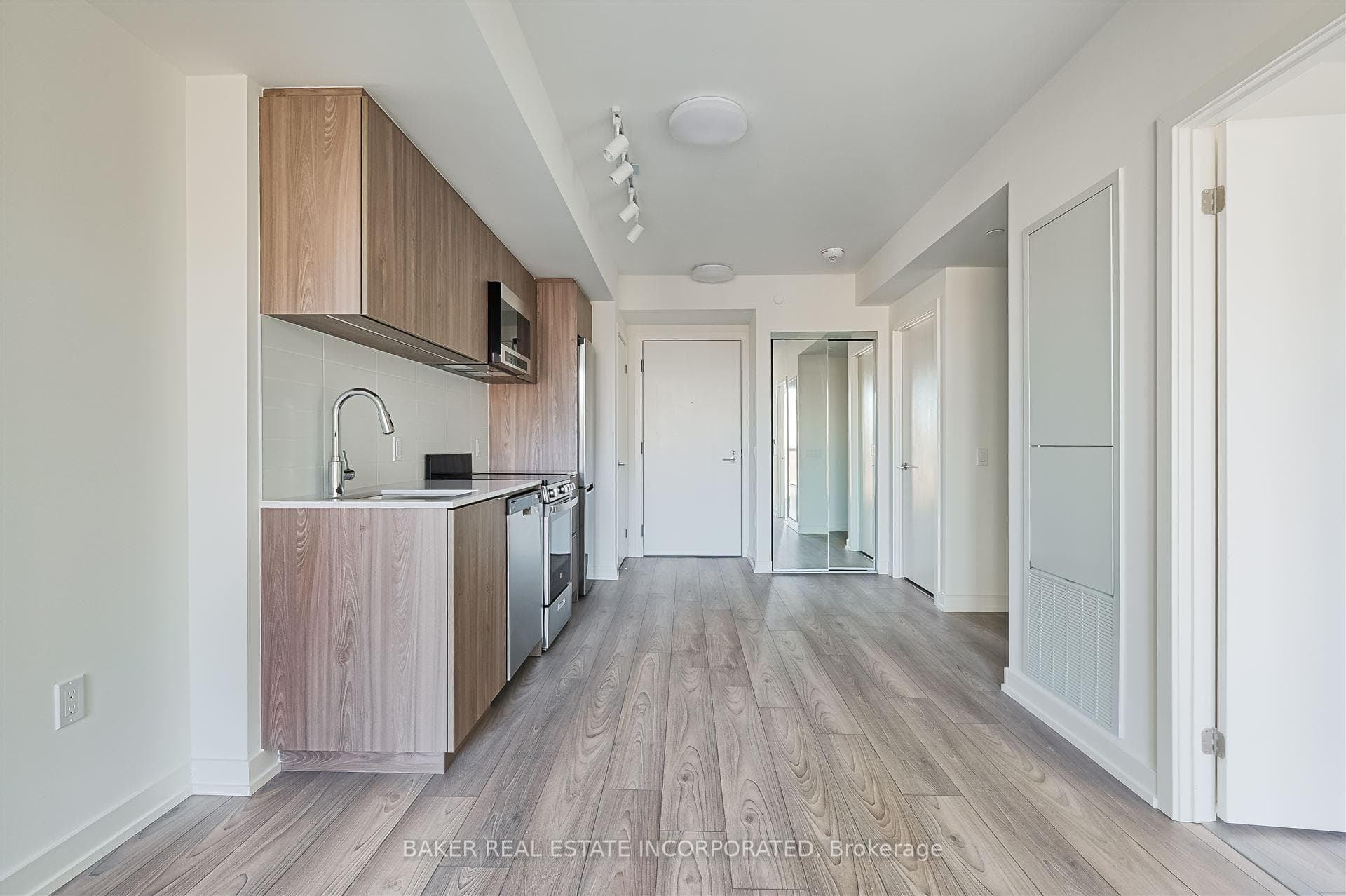 223 Redpath Avenue Unit 806 photo 8