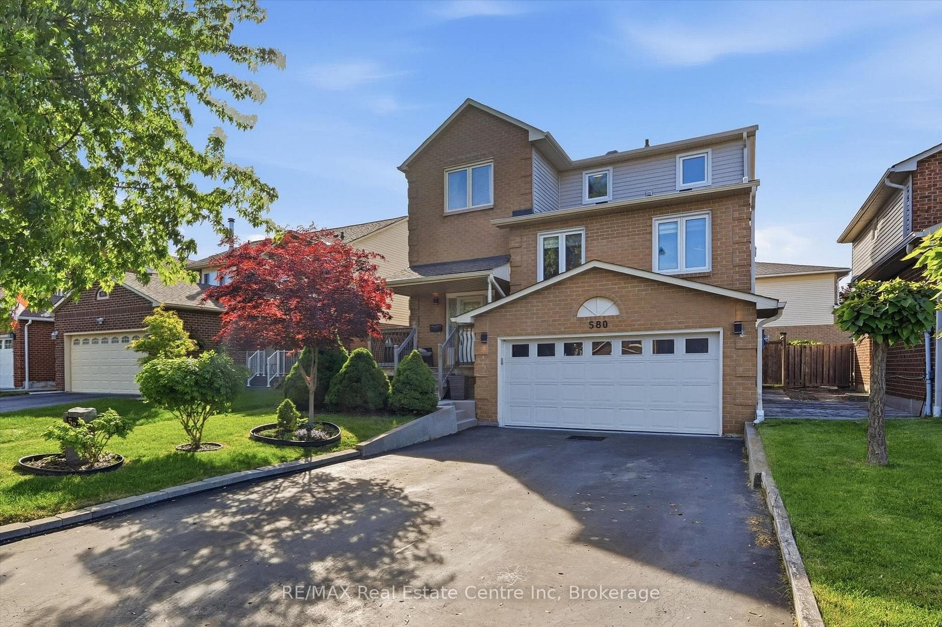 580 Clover Park Crescent photo 2