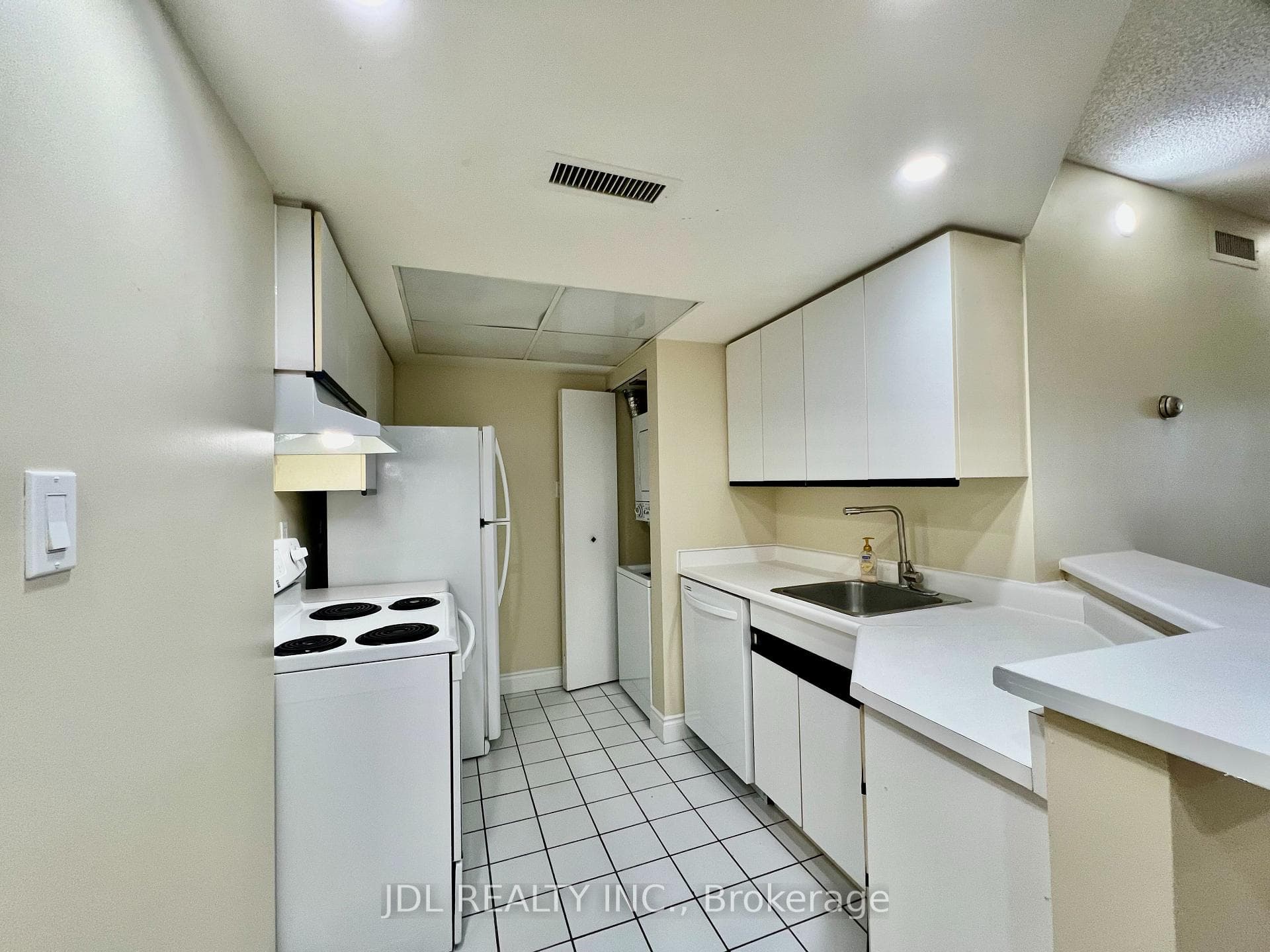 1001 Bay Street Unit 1712 photo 4