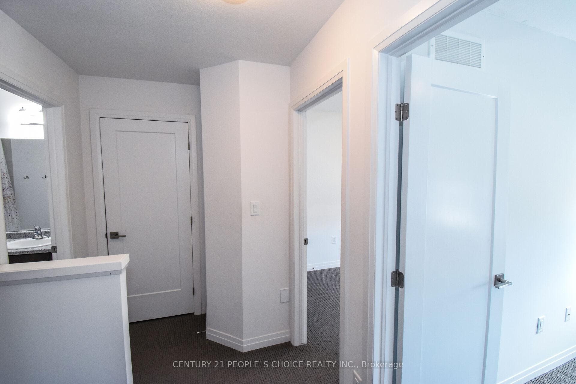 15 Hoffman Lane photo 37