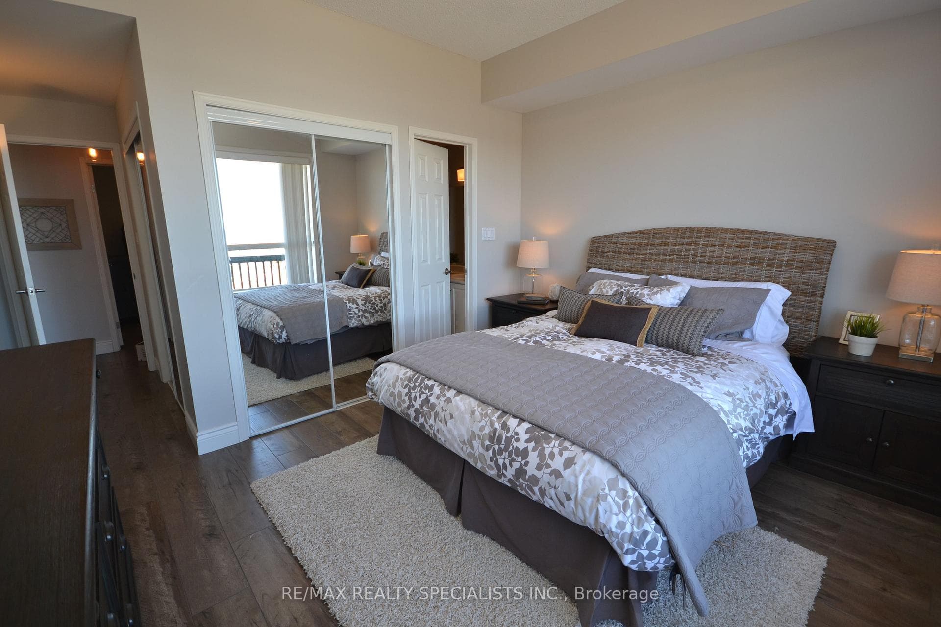 453 Mariners Way photo 13