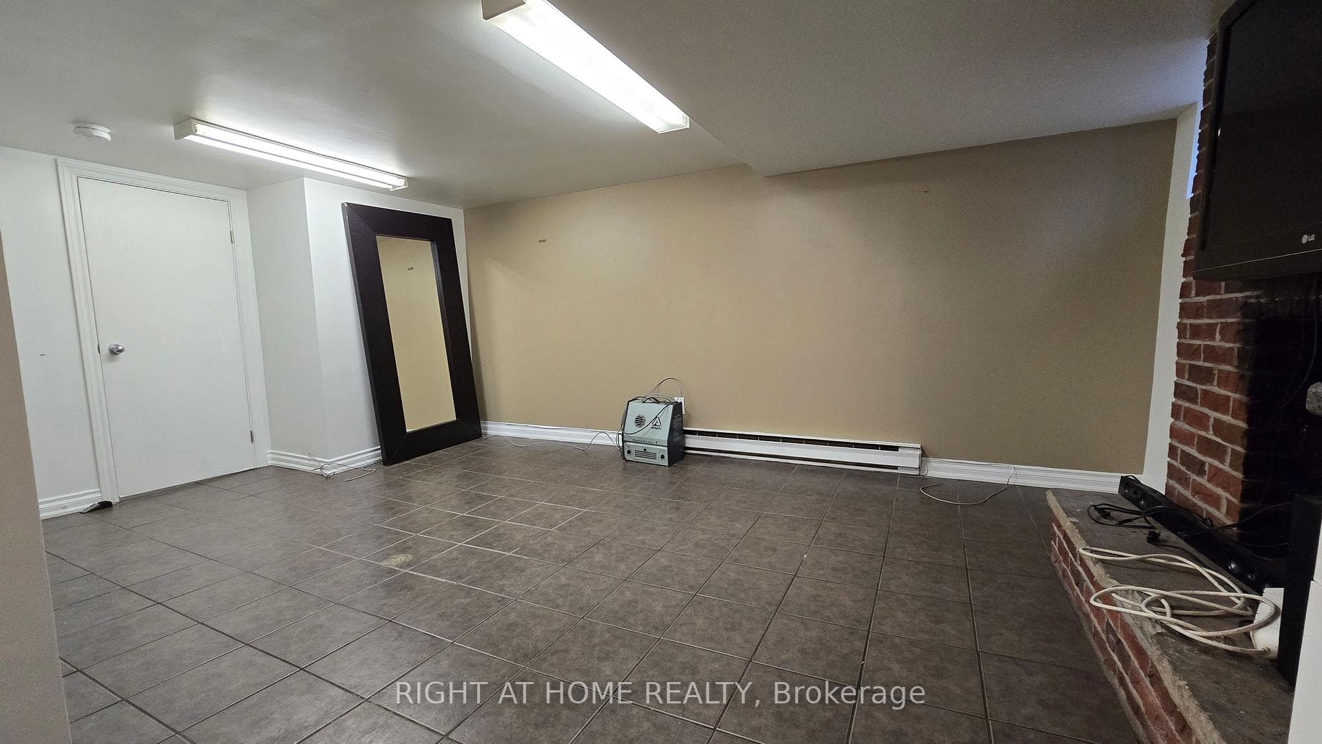 127 Sheppard Avenue Unit BSMT photo 2