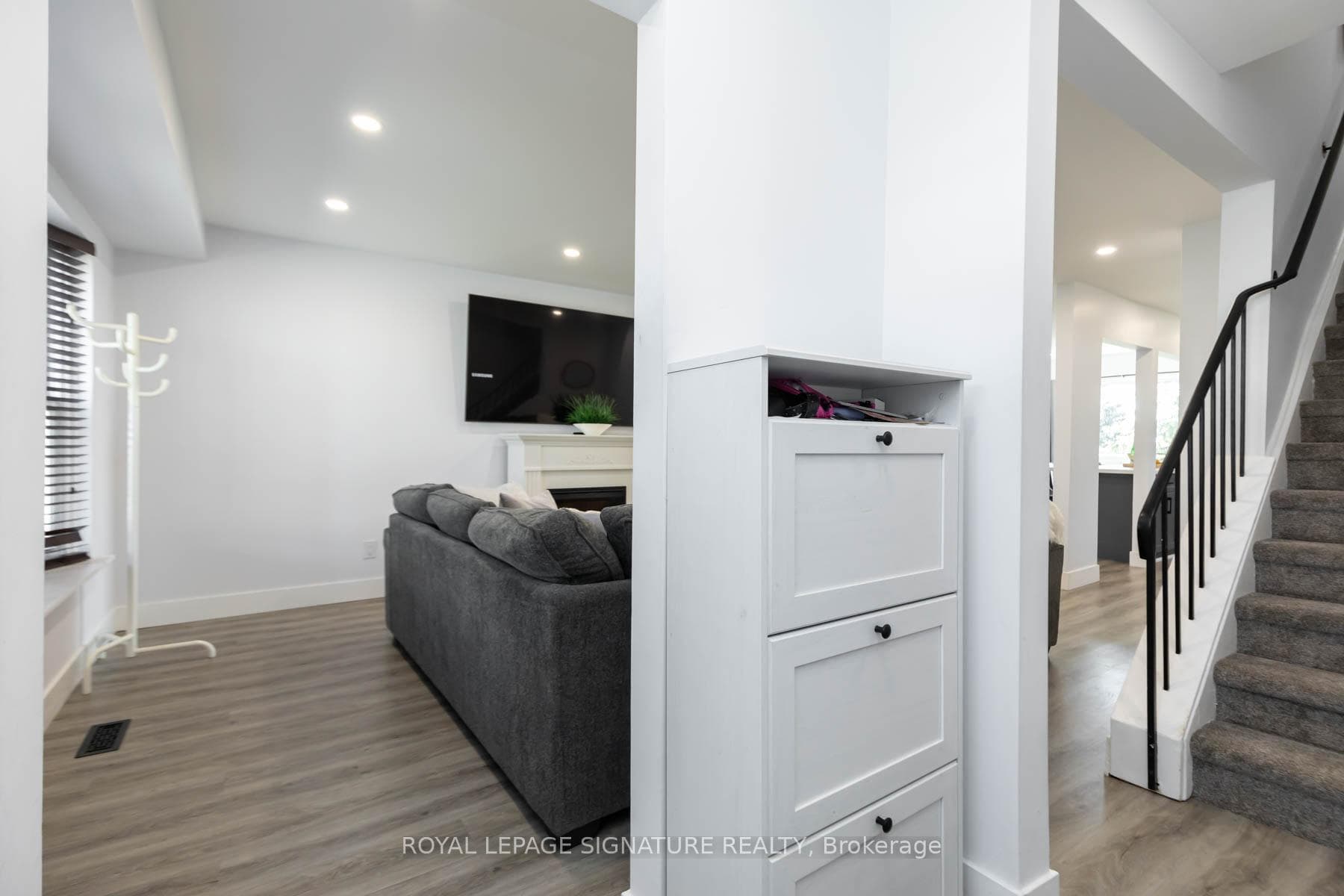 888 Southridge Street photo 4