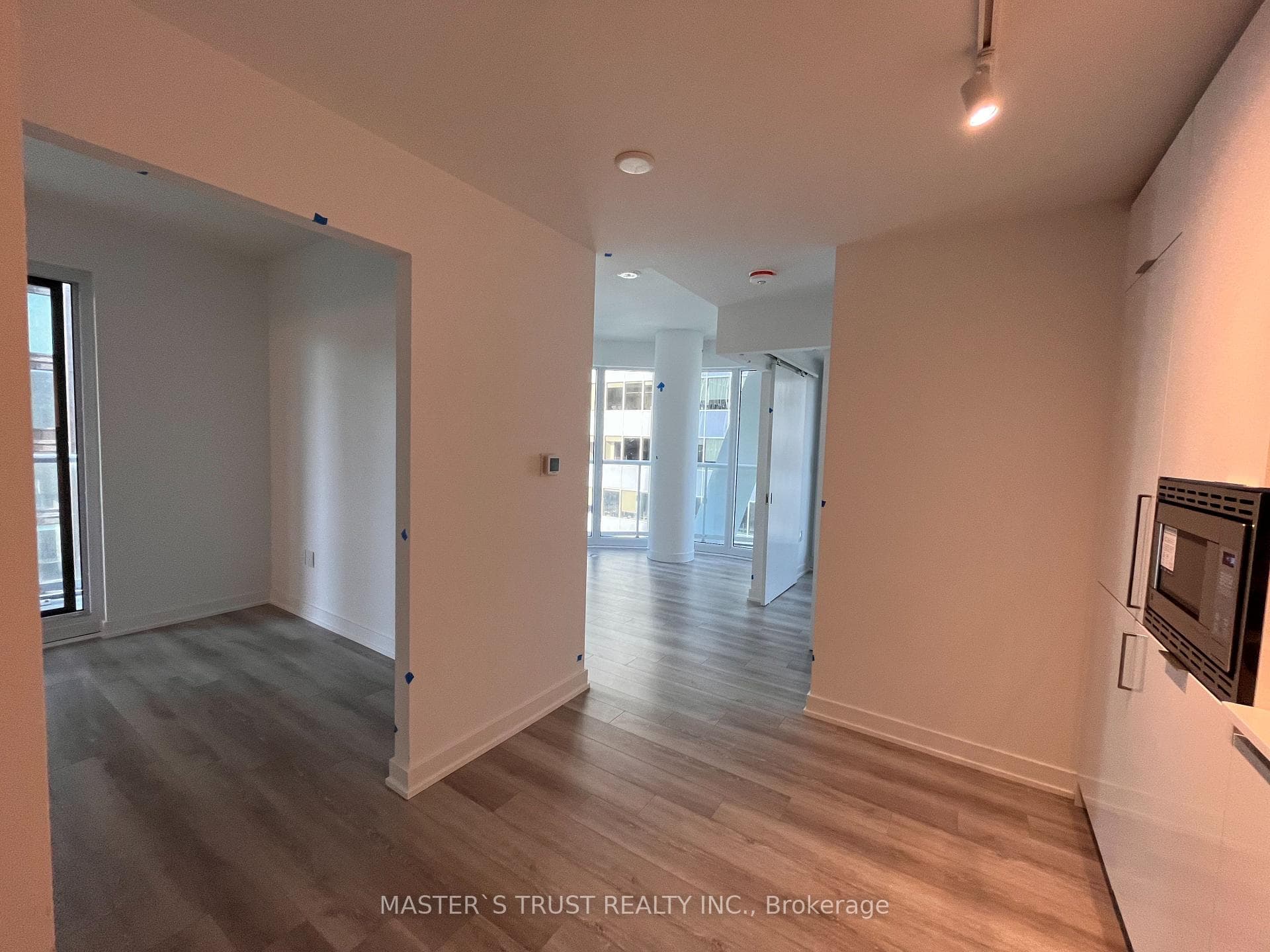 230 Simcoe Street Unit 1812 photo 7
