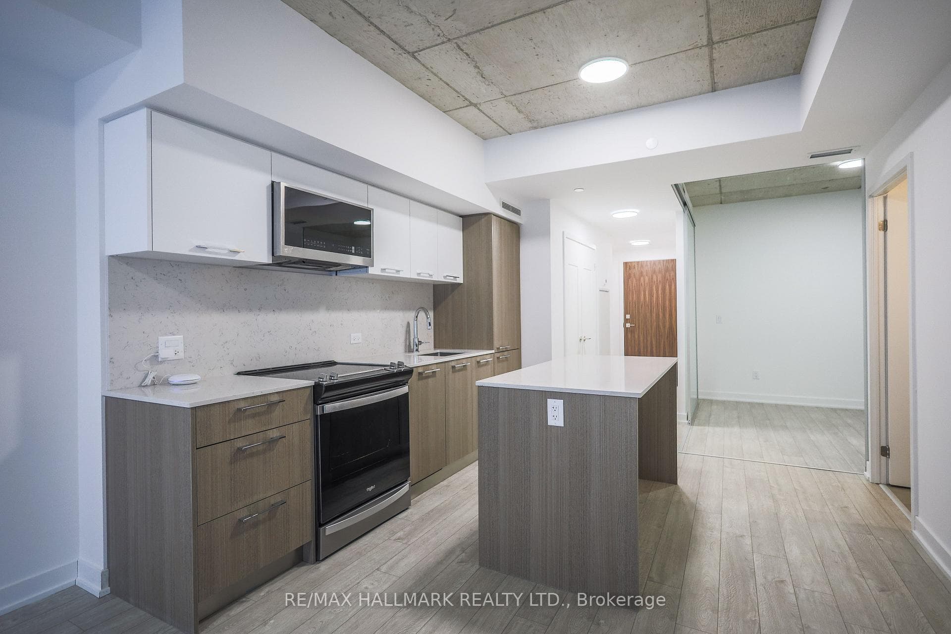 665 Queen Street Unit 313 photo 2