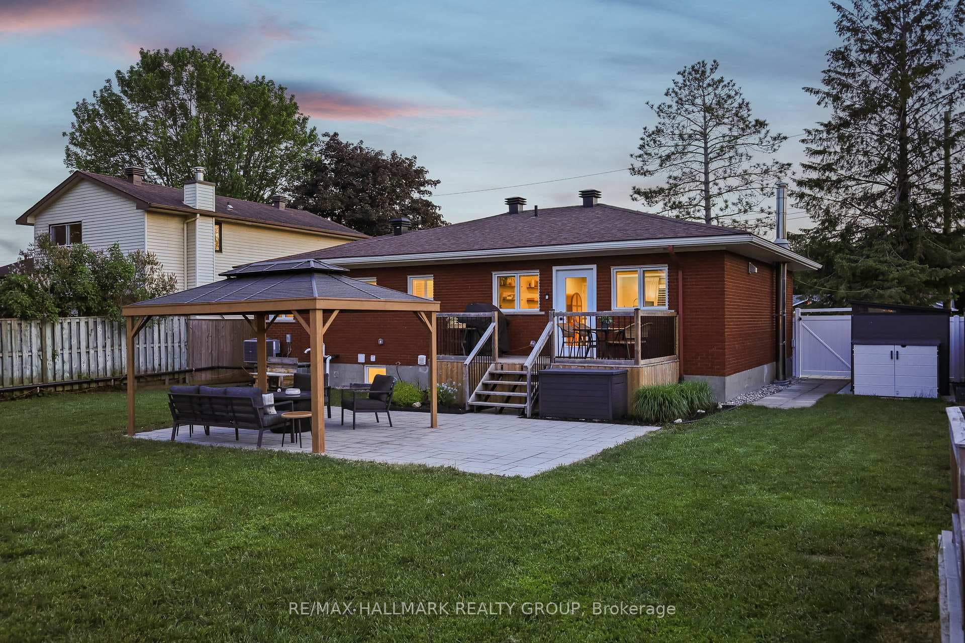 1583 MAXIME Street photo 33