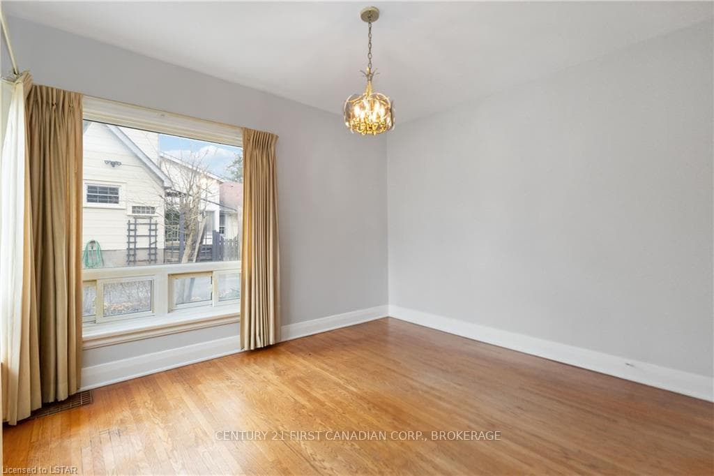 426 CHESTER Street photo 14