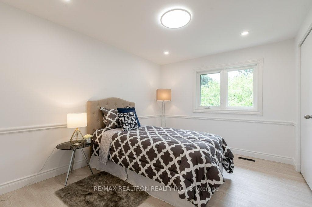 135 Heatherside Drive photo 15