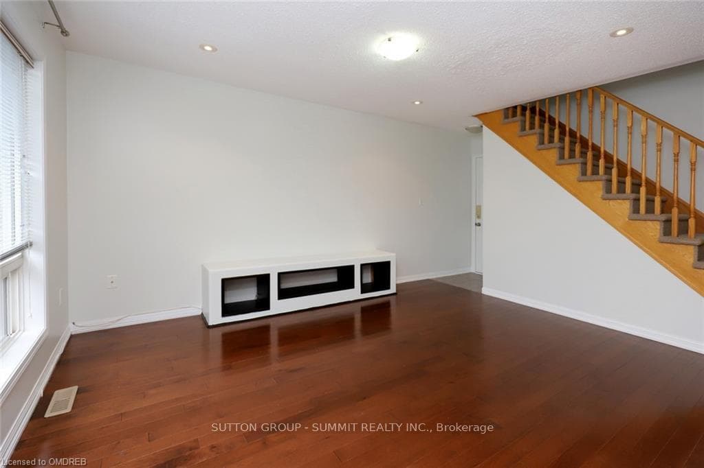 4034 DONNIC Drive photo 17