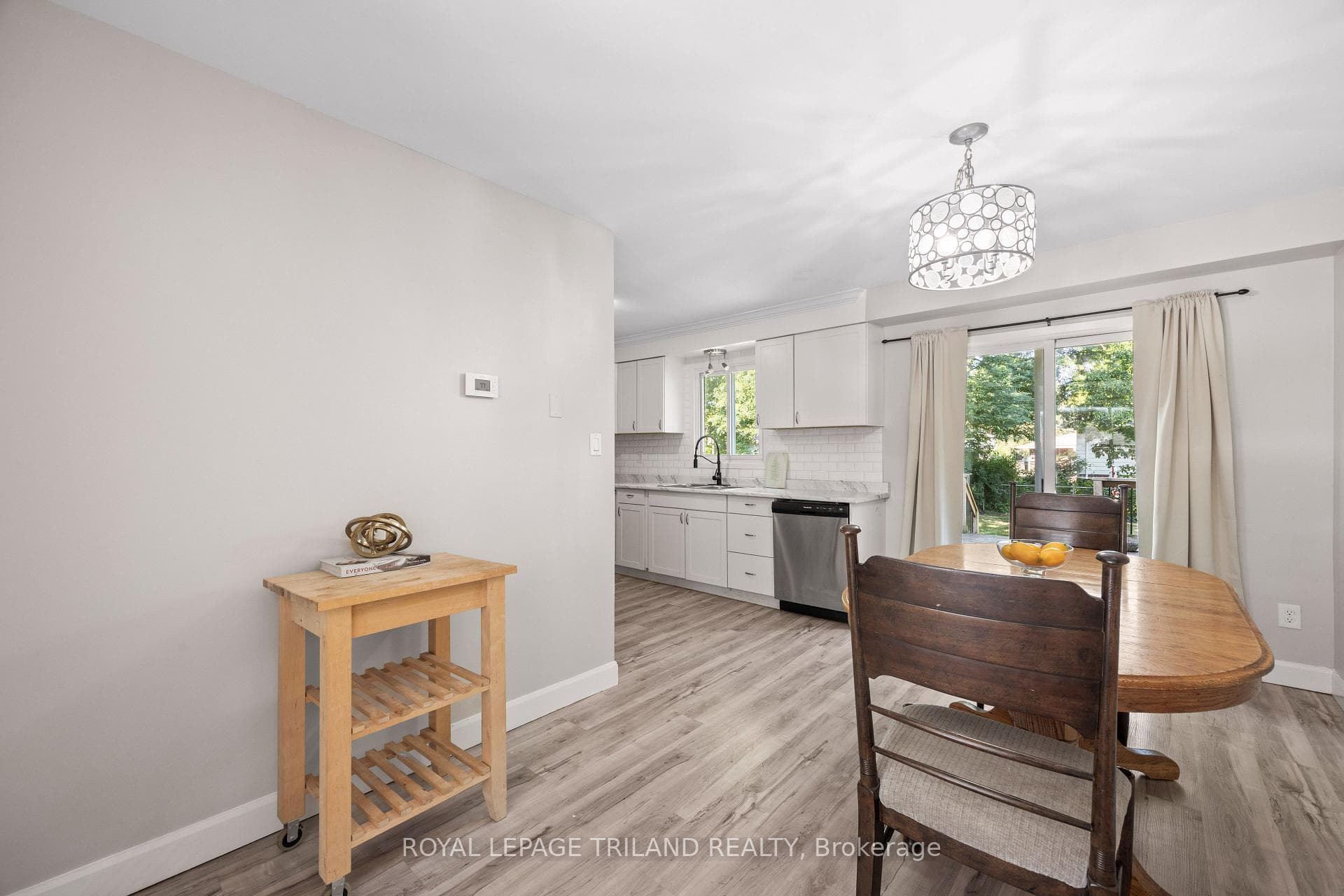 1767 Aldersbrook Road photo 8