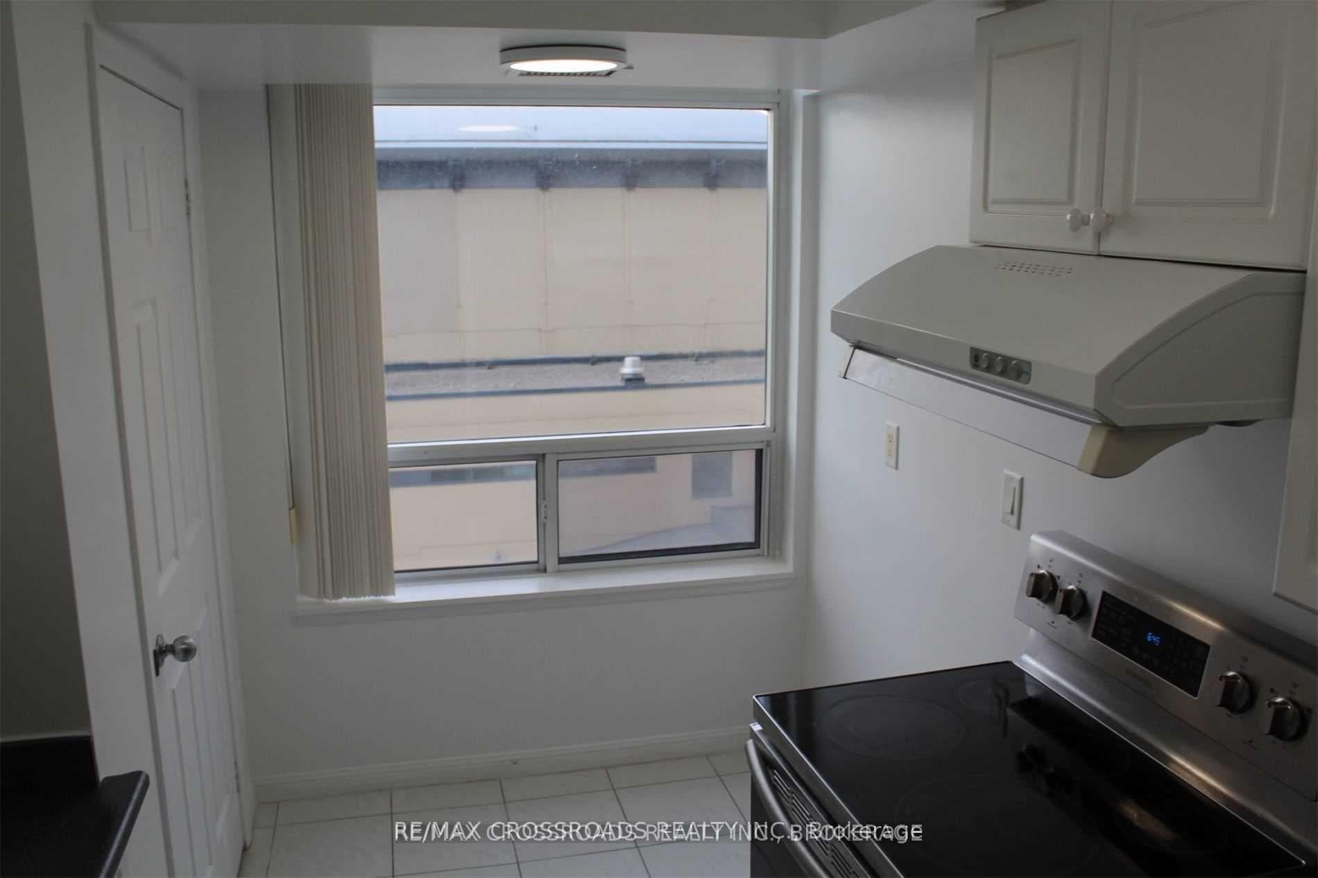153 Beecroft Road Unit 605 photo 10