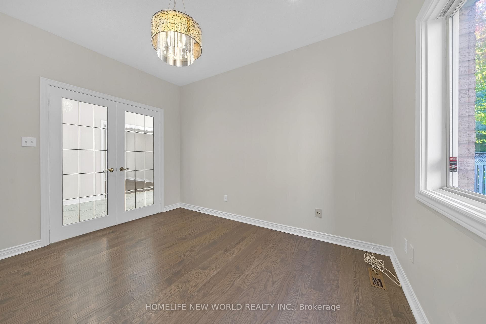 99 Clarendon Drive photo 22
