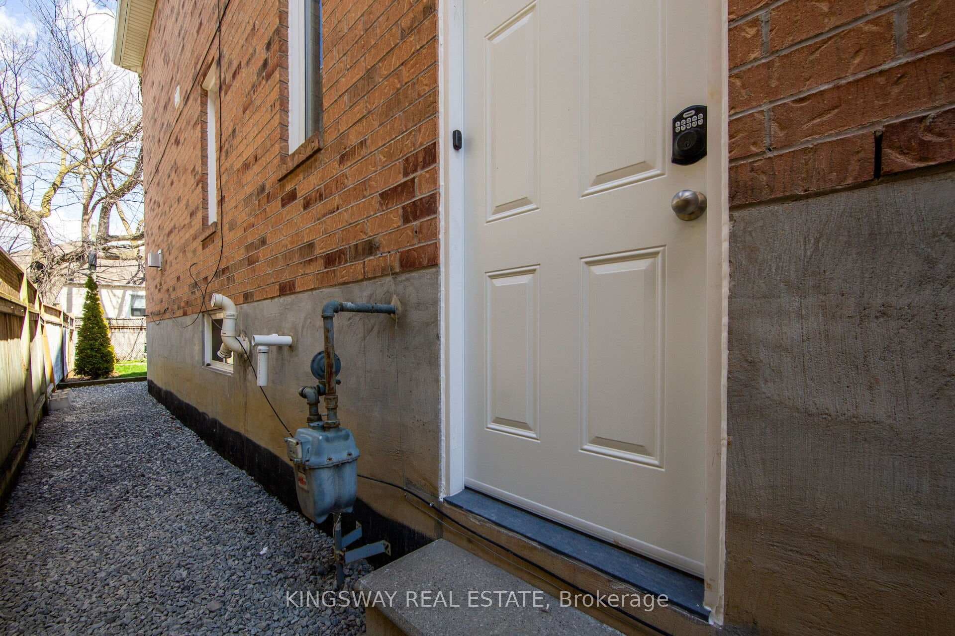1051 Caven Street photo 14