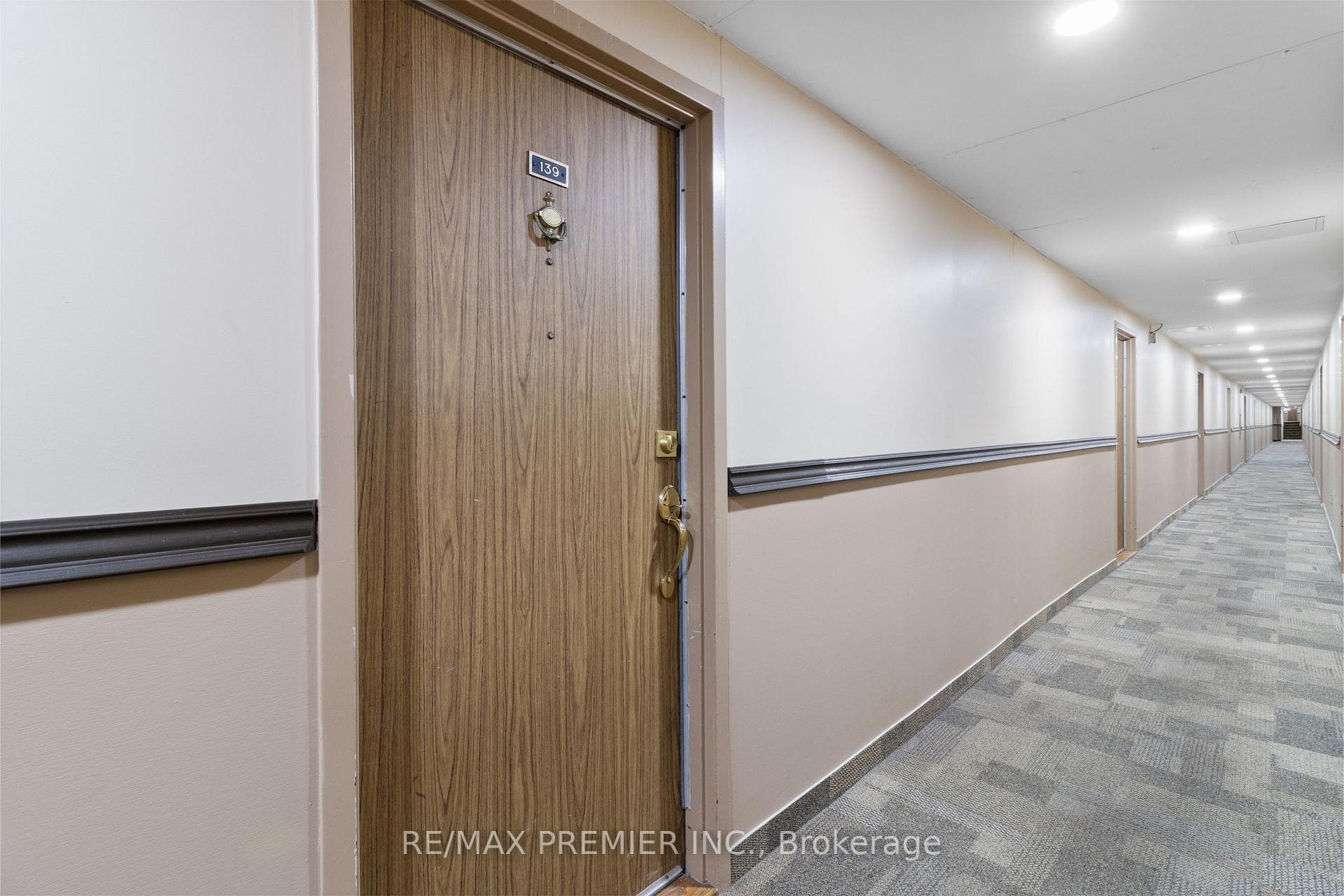 2095 Roche Court Unit 139 photo 5