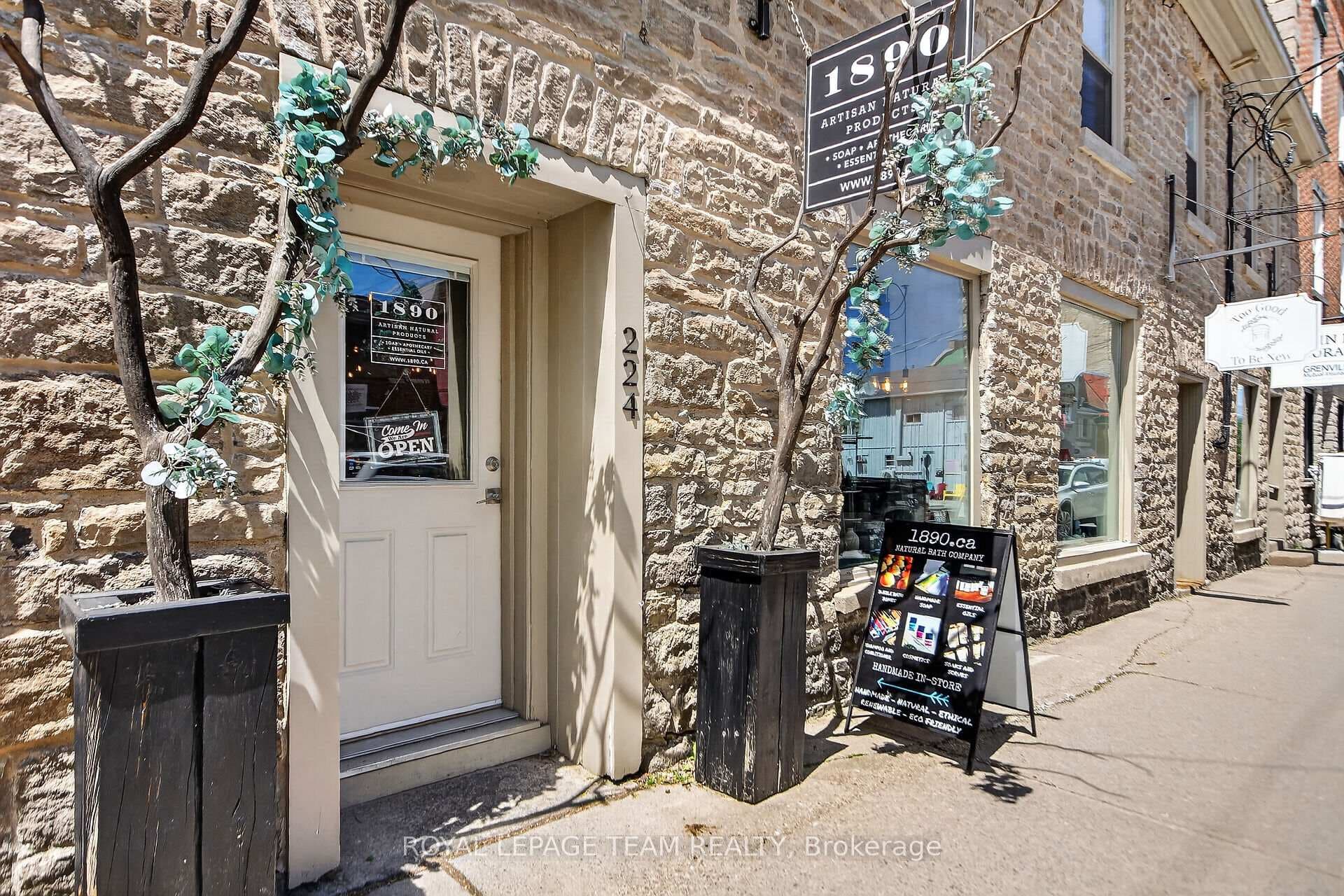 212-224 St Lawrence Street photo 5